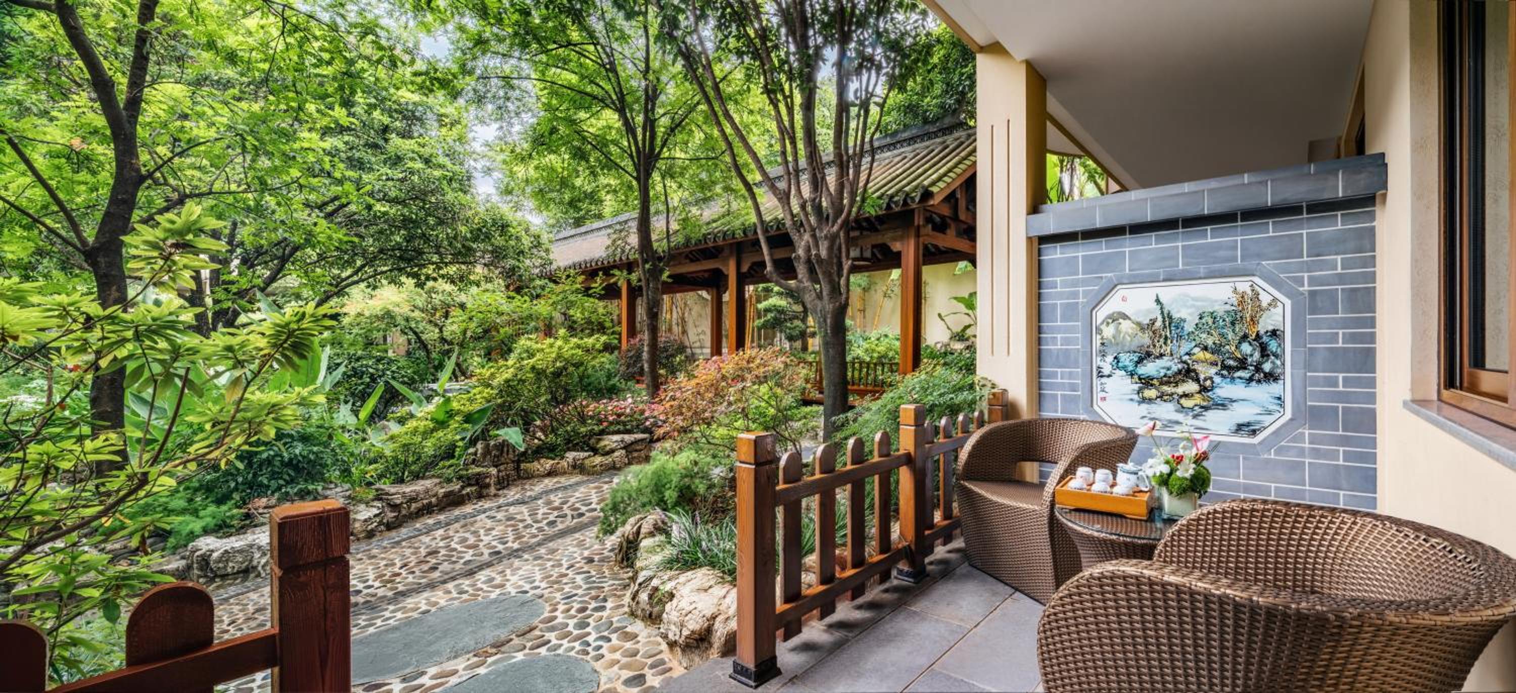 King Room with Garden View