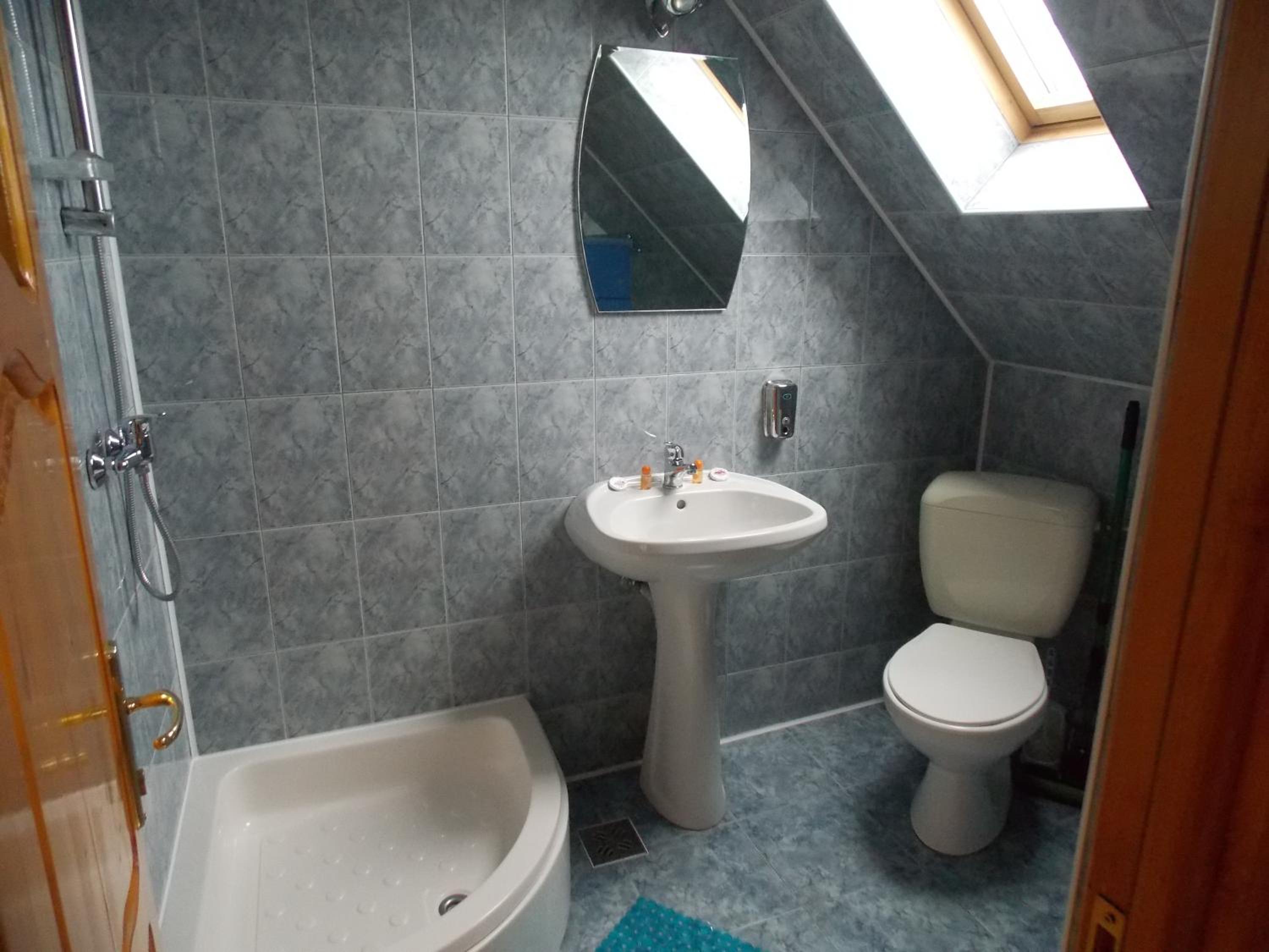 Double Room with Private Bathroom - Photo 4