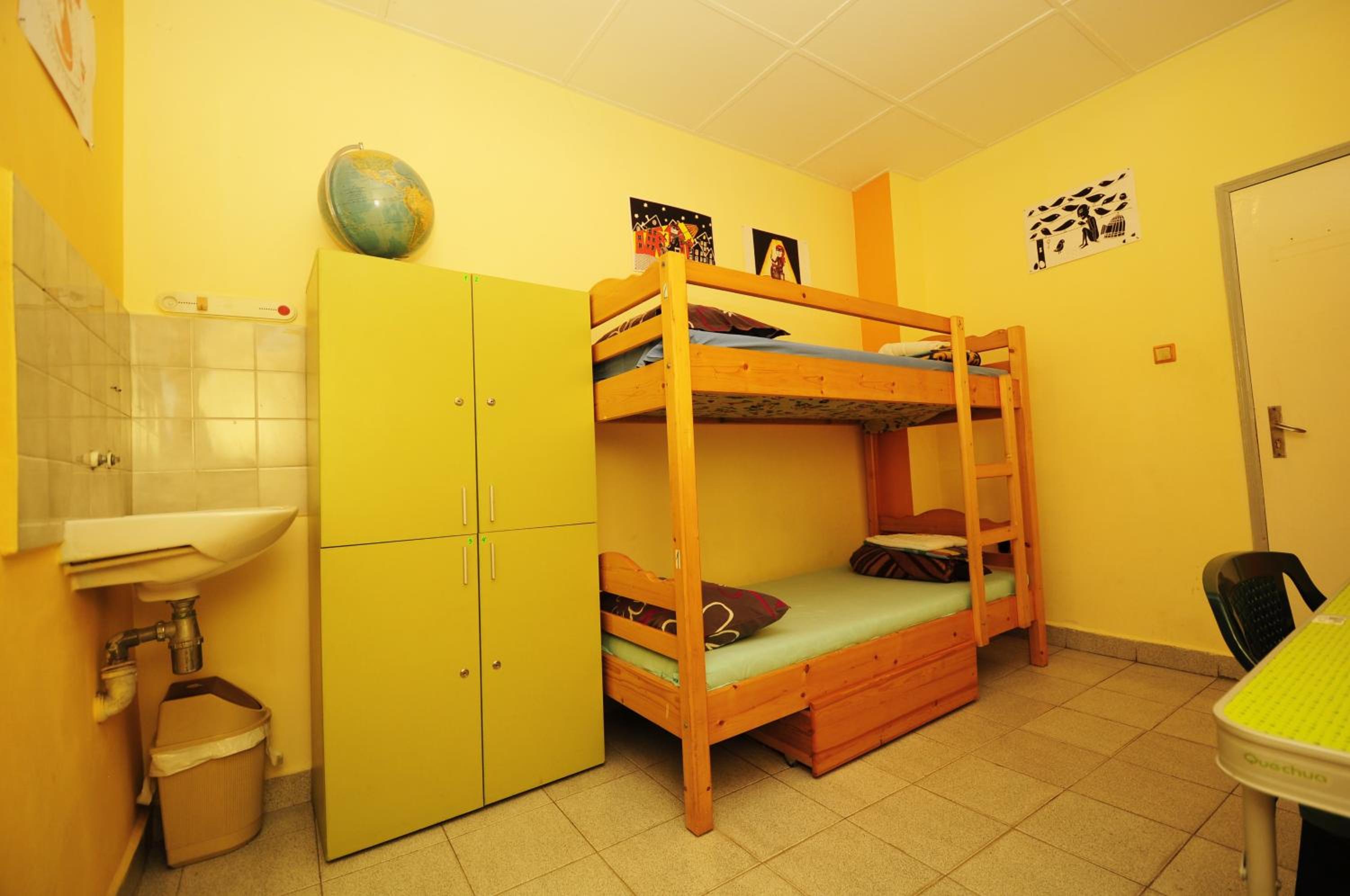 Twin Room with Shared Bathroom photo 2