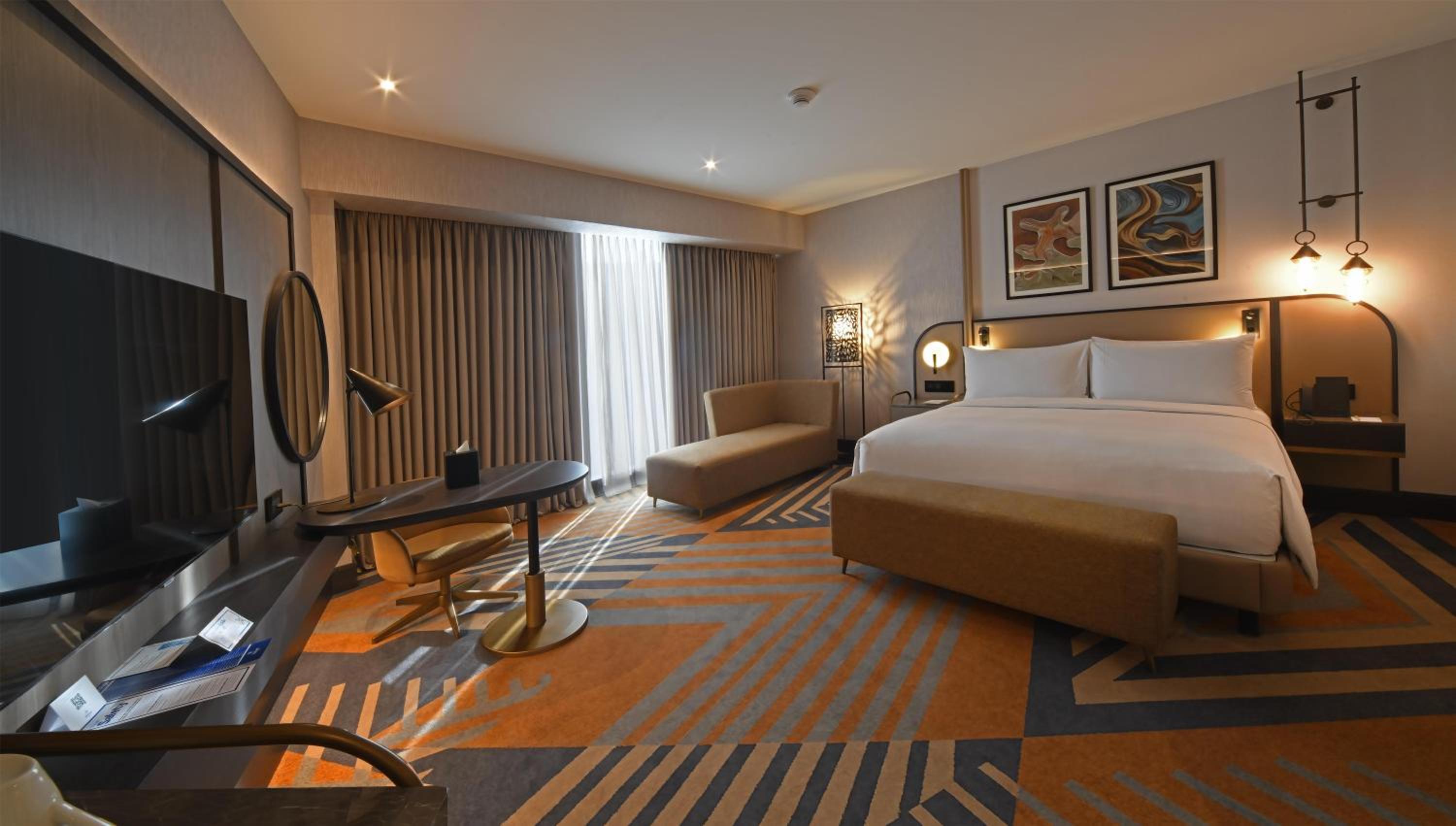 Premium King Room - Photo 3