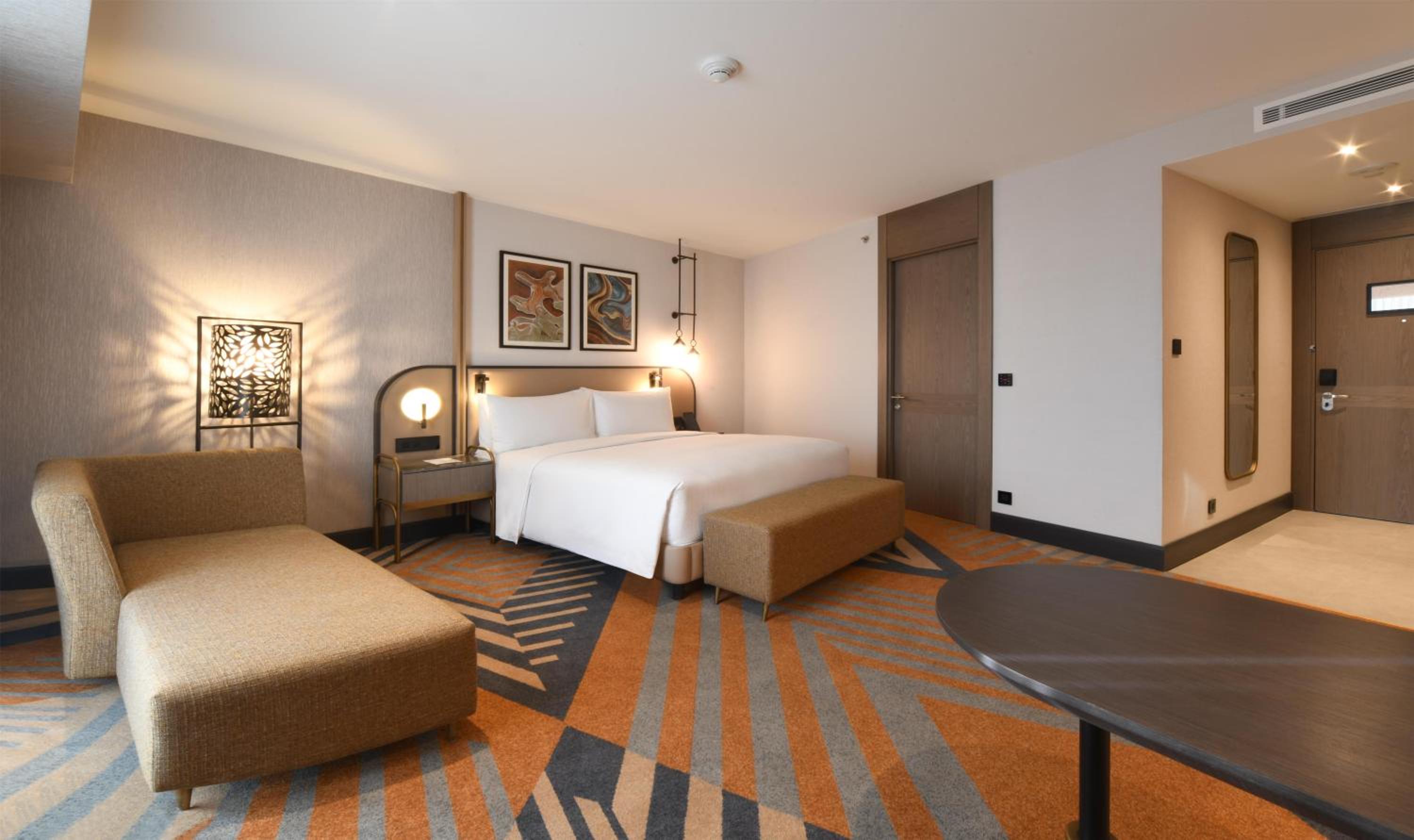 Premium King Room - Photo 4