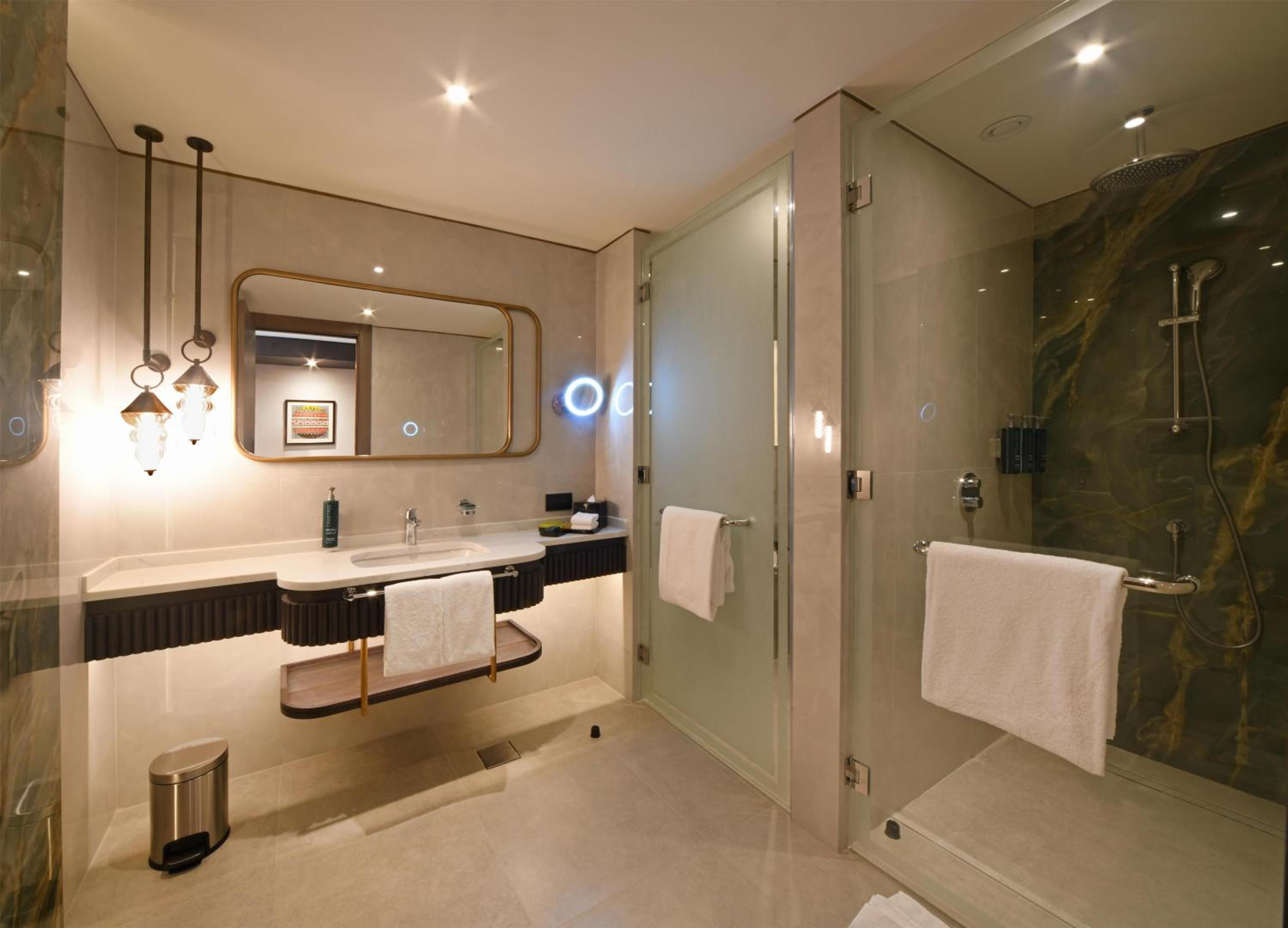 Premium Twin Room - Photo 4