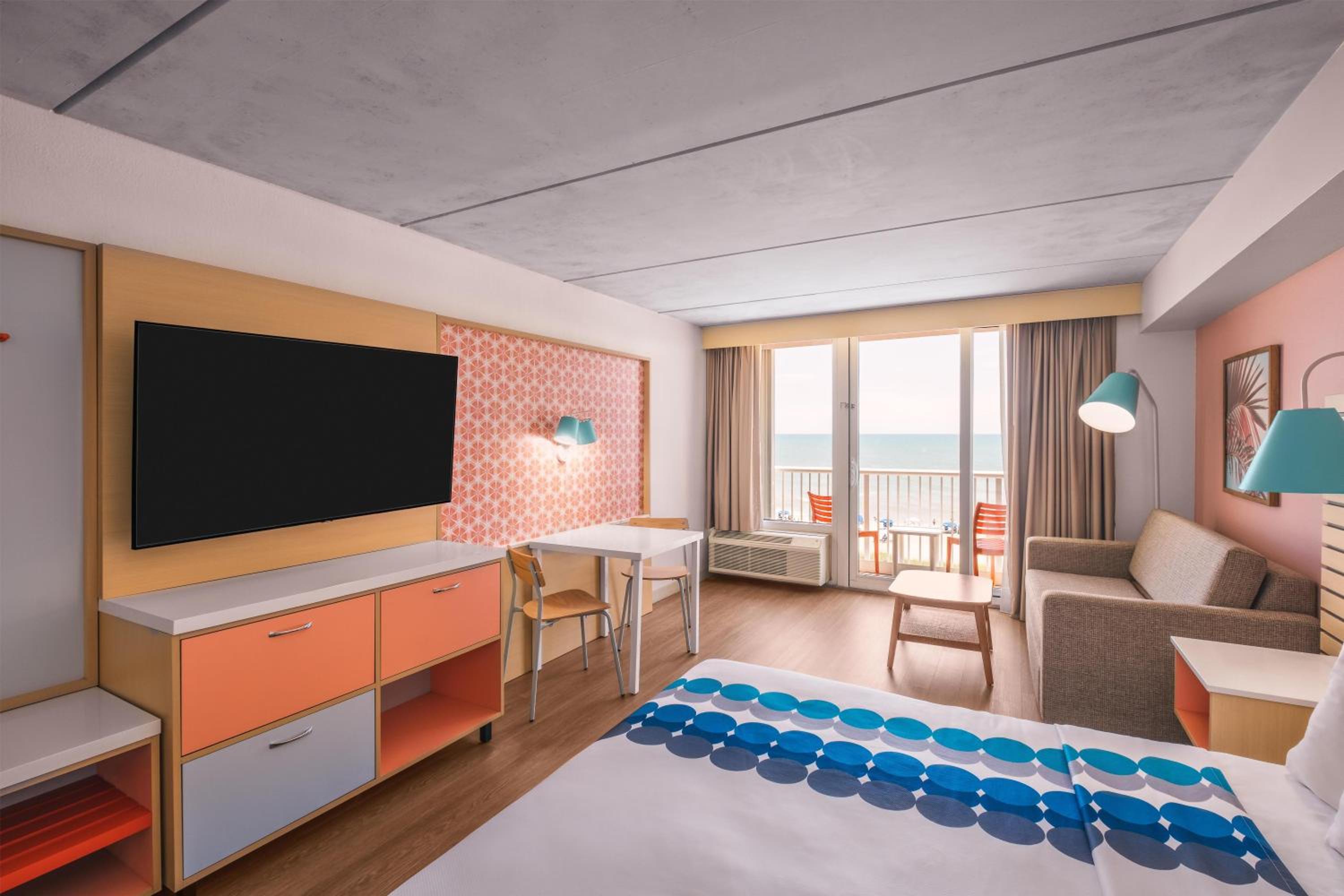 Family Room with One King Bed, One Queen Bed w/Twin bunk and Pool View photo 2