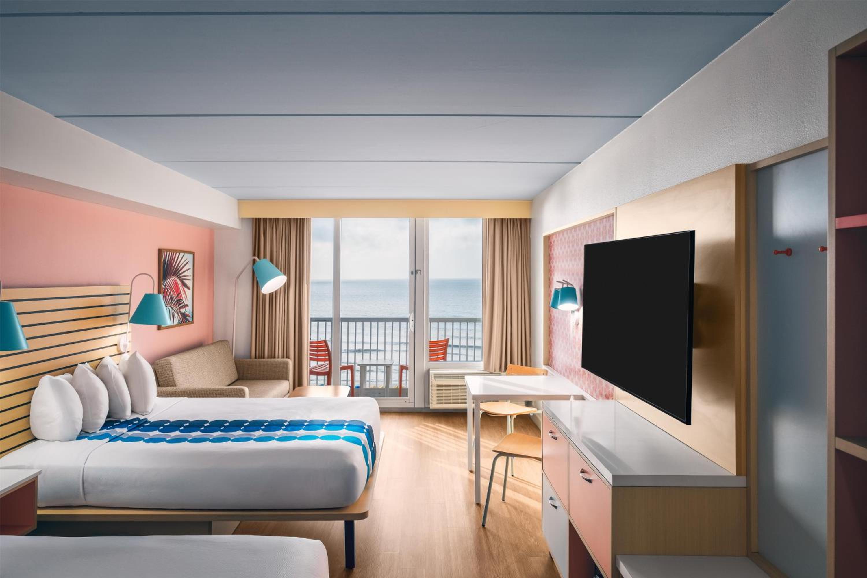 Queen Room with Two Queen Beds - Oceanfront View - Photo 2