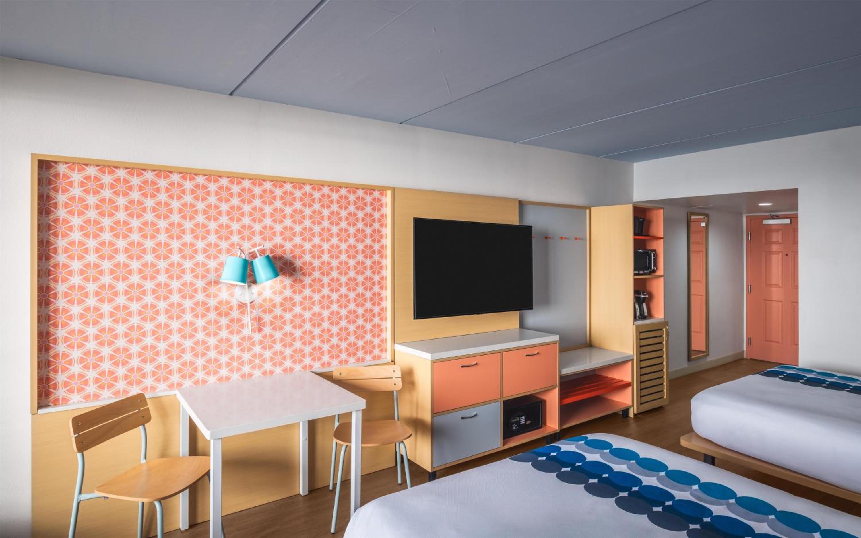 Queen Room with Two Queen Beds - Oceanfront View - Photo 3