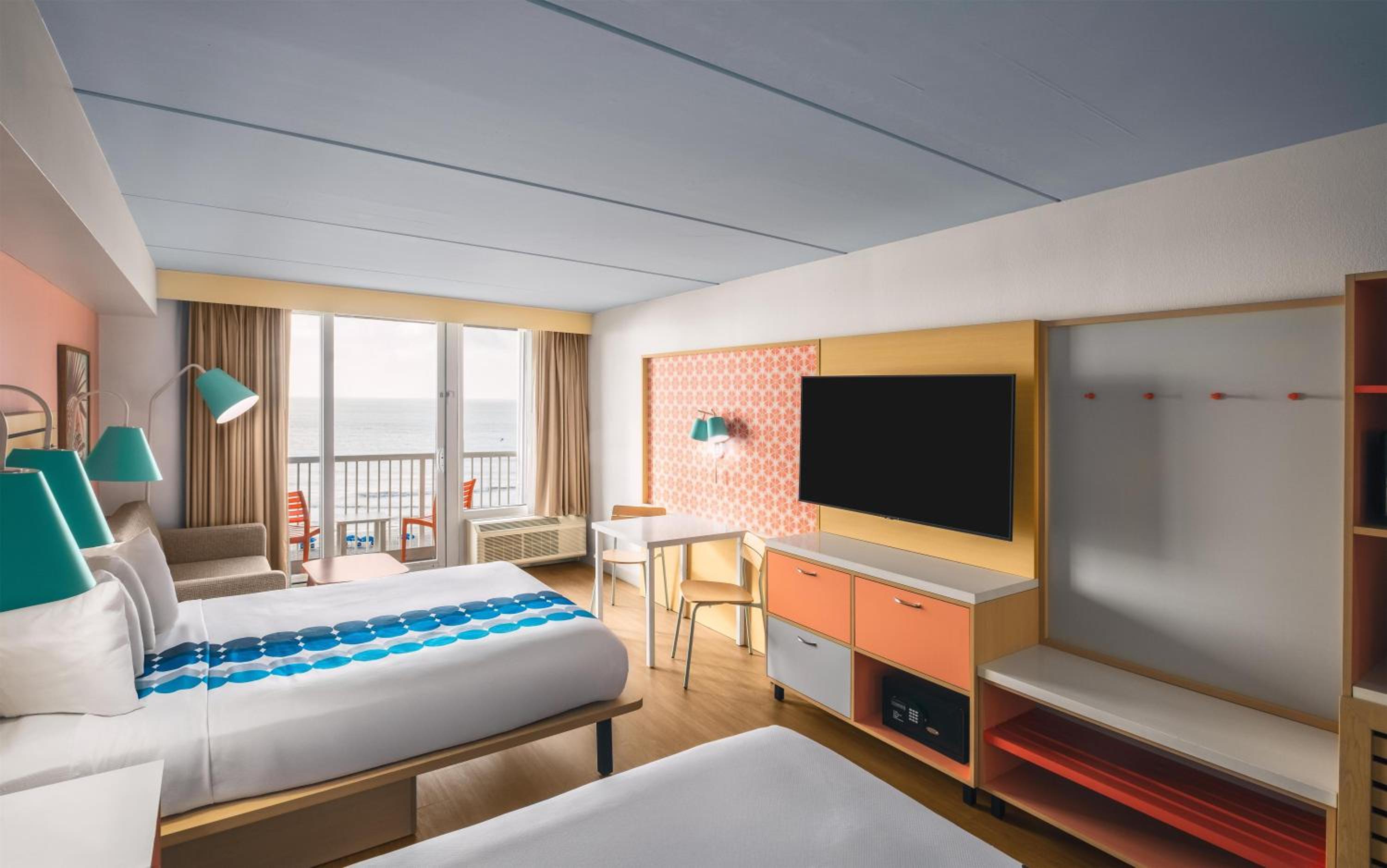 Queen Room with Two Queen Beds - Oceanfront View - Photo 4