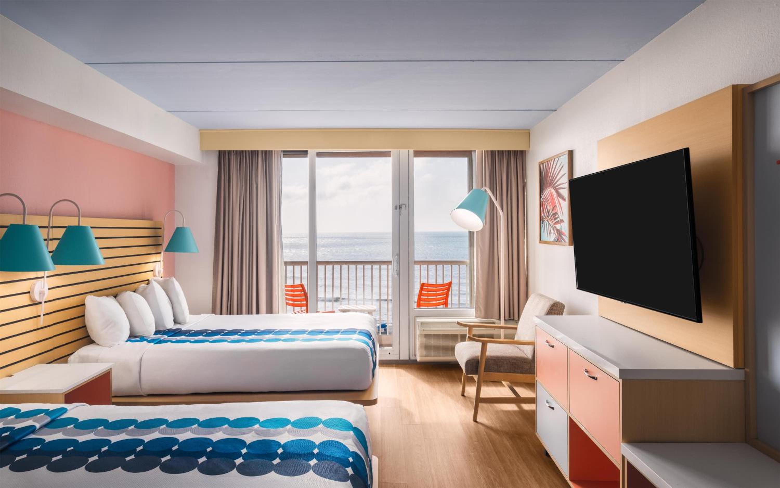Queen Room with Two Queen Beds - Oceanfront View - Photo 5