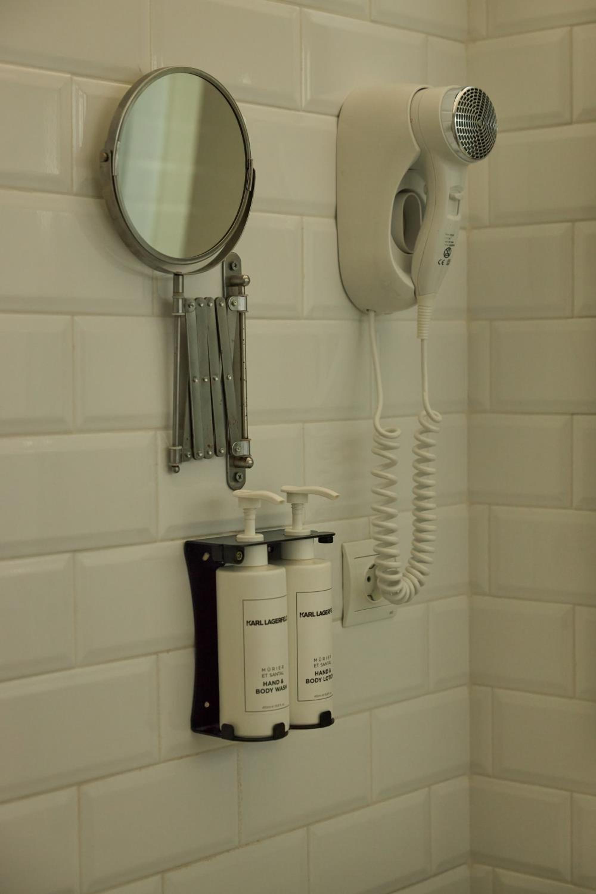 Double or Twin Room - Photo 2