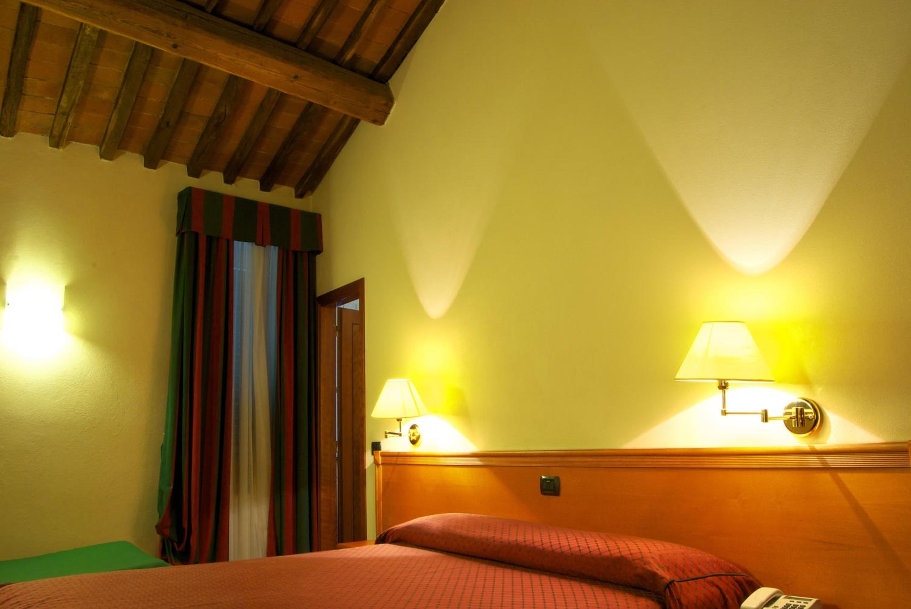 Triple Room - Photo 11