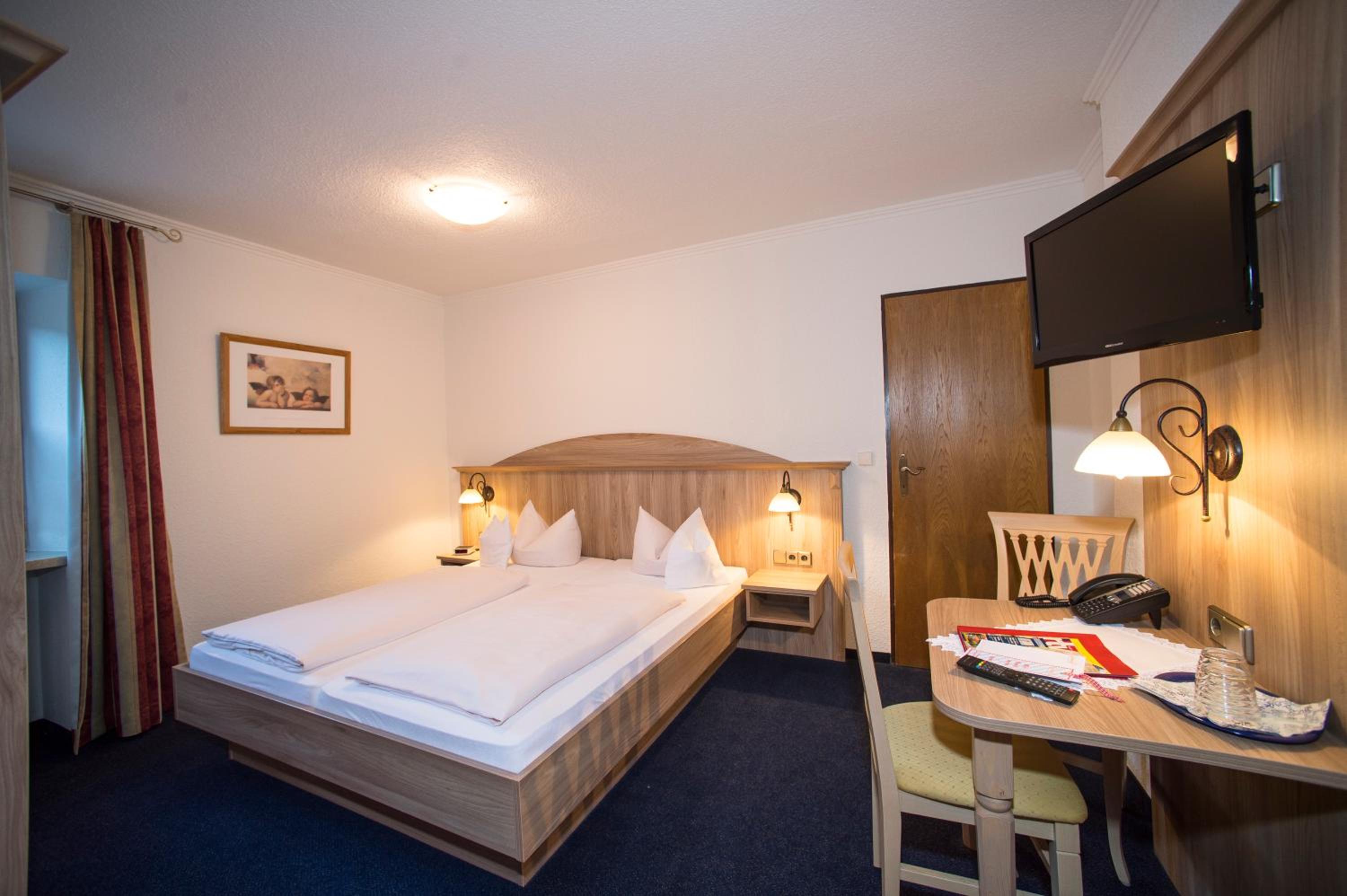Standard Double Room - Photo 6