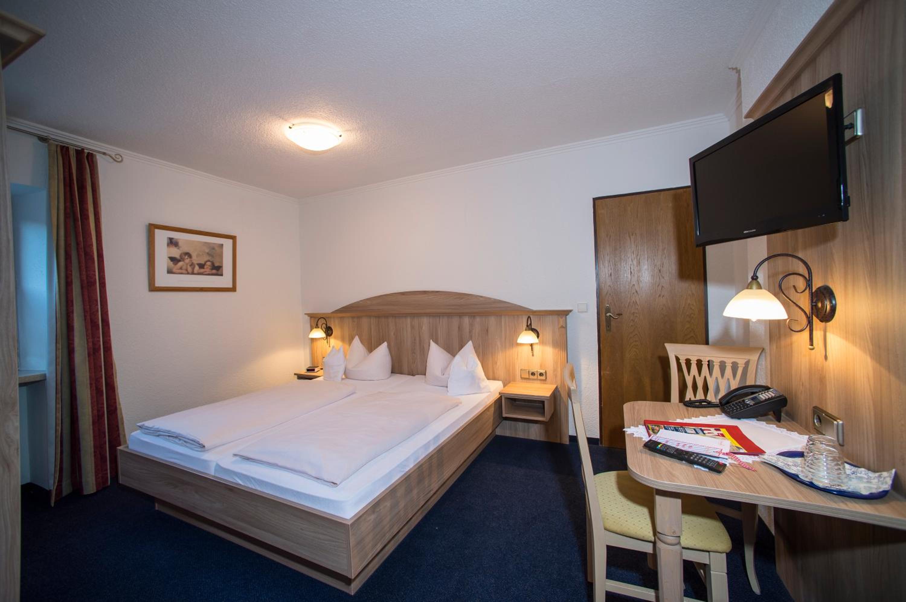 Standard Double Room - Photo 4