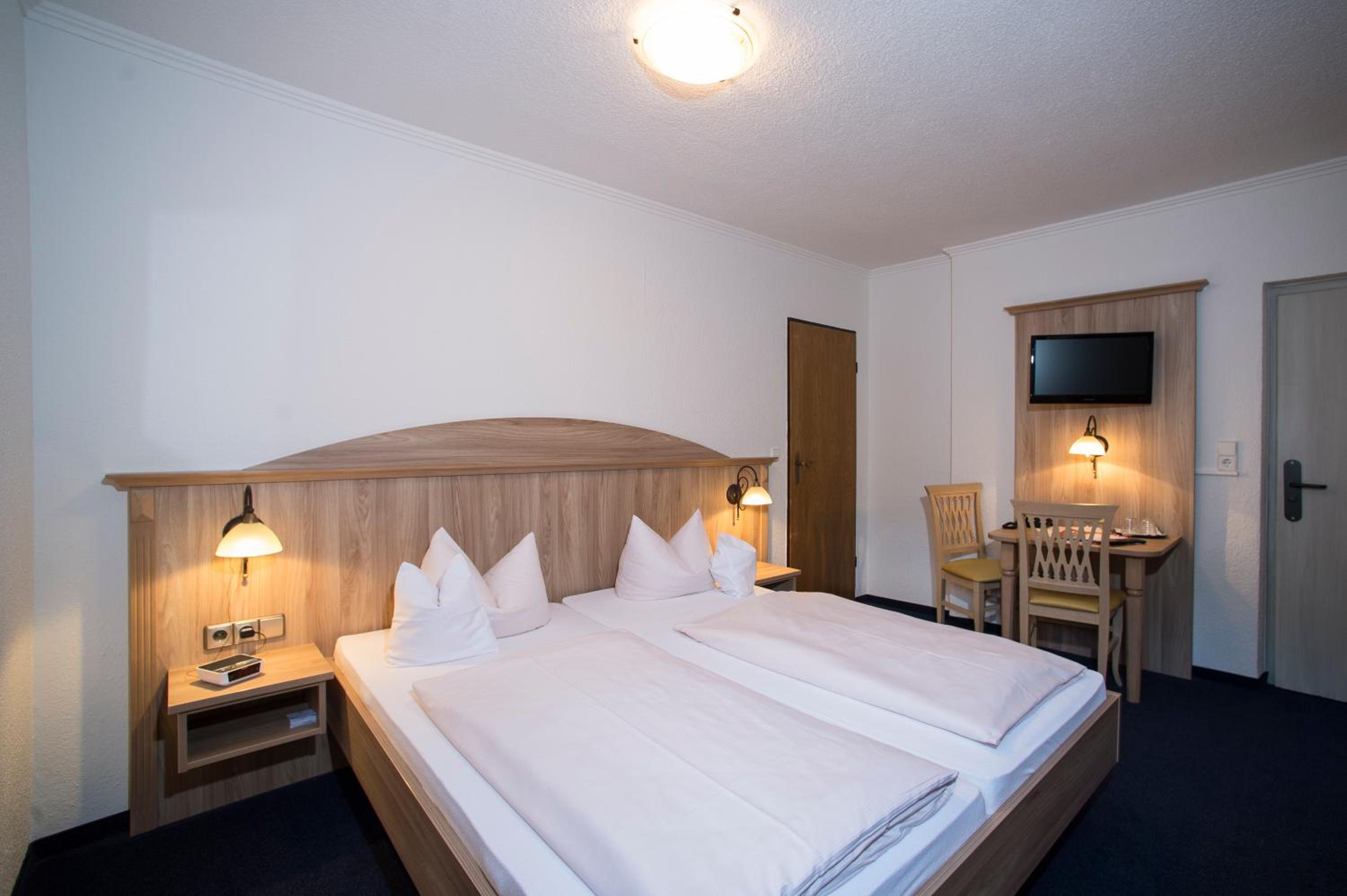 Standard Double Room - Photo 2