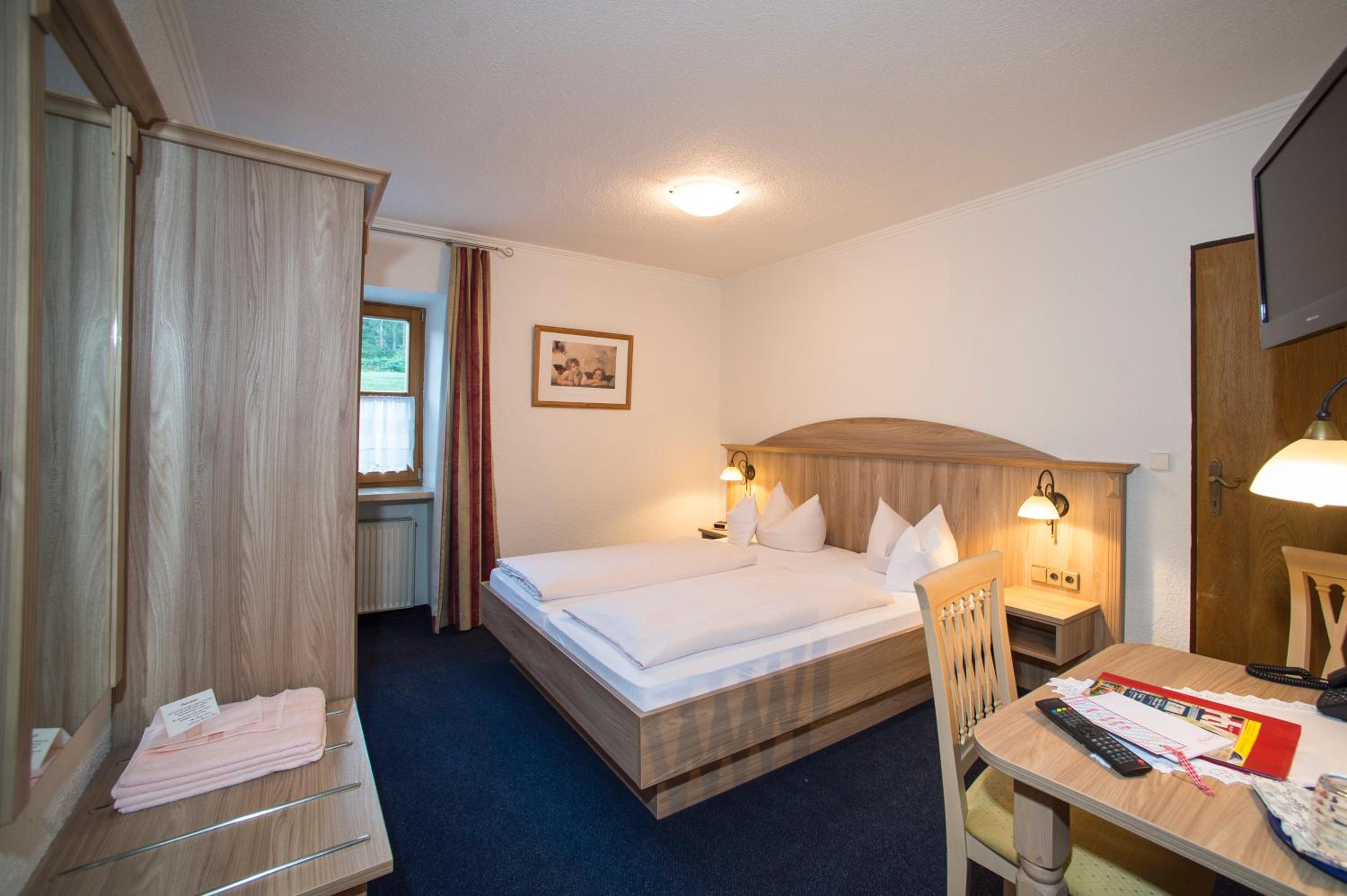 Standard Double Room - Photo 3