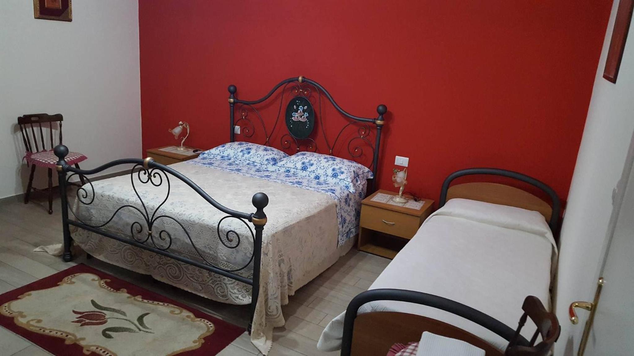 Deluxe Room (2 Adults + 1 Child) - Photo 10