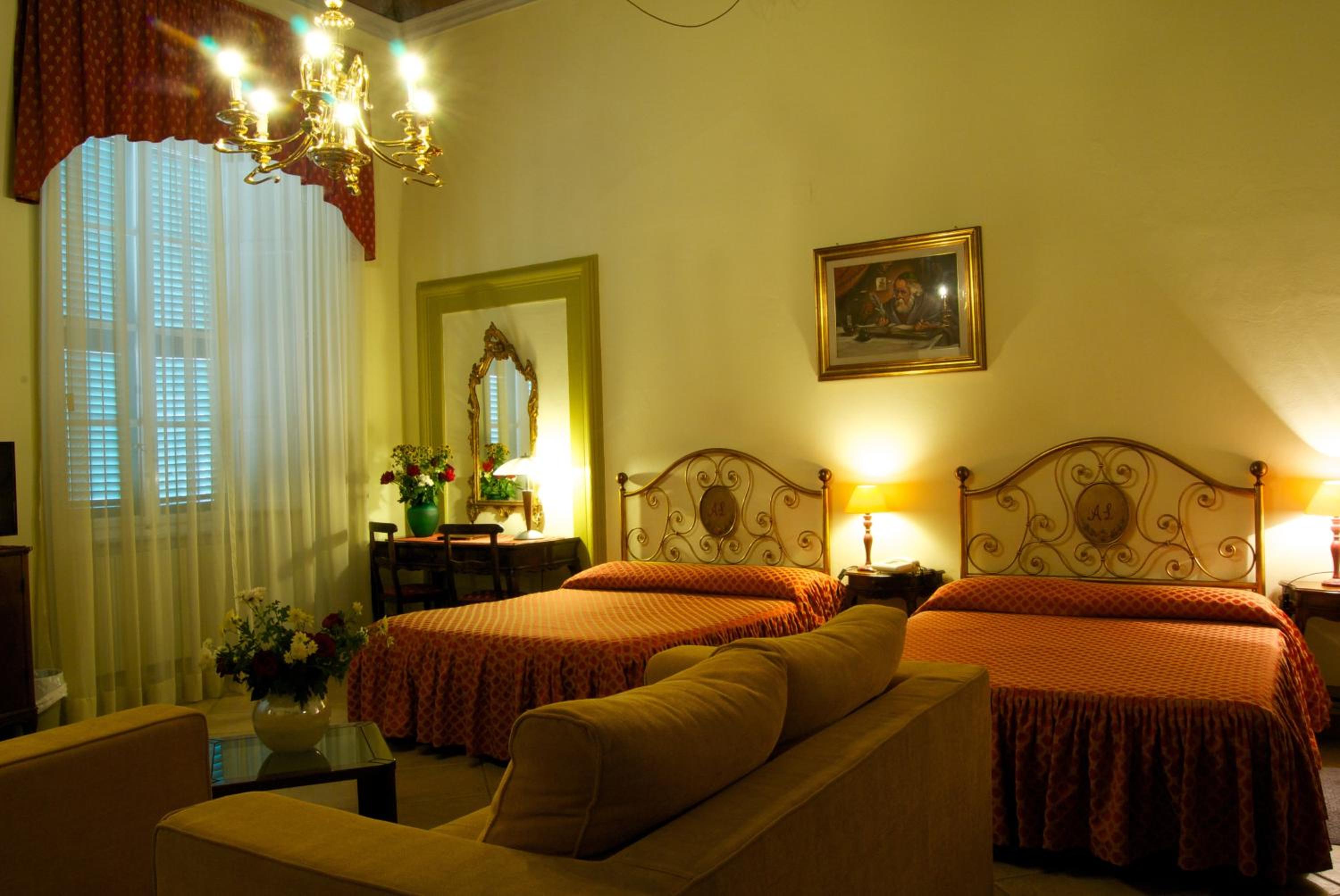 Deluxe Suite - Photo 17