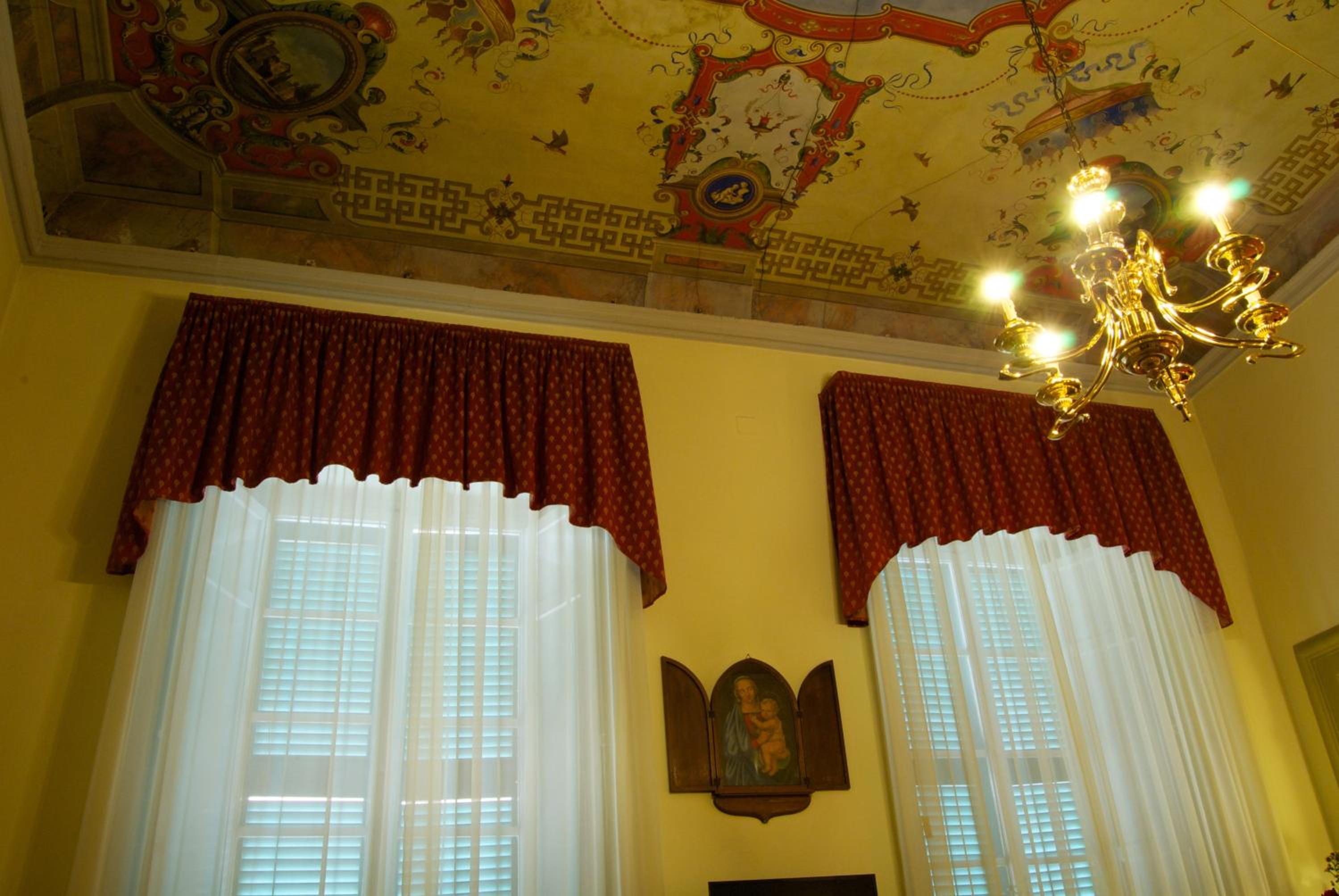 Deluxe Suite - Photo 2