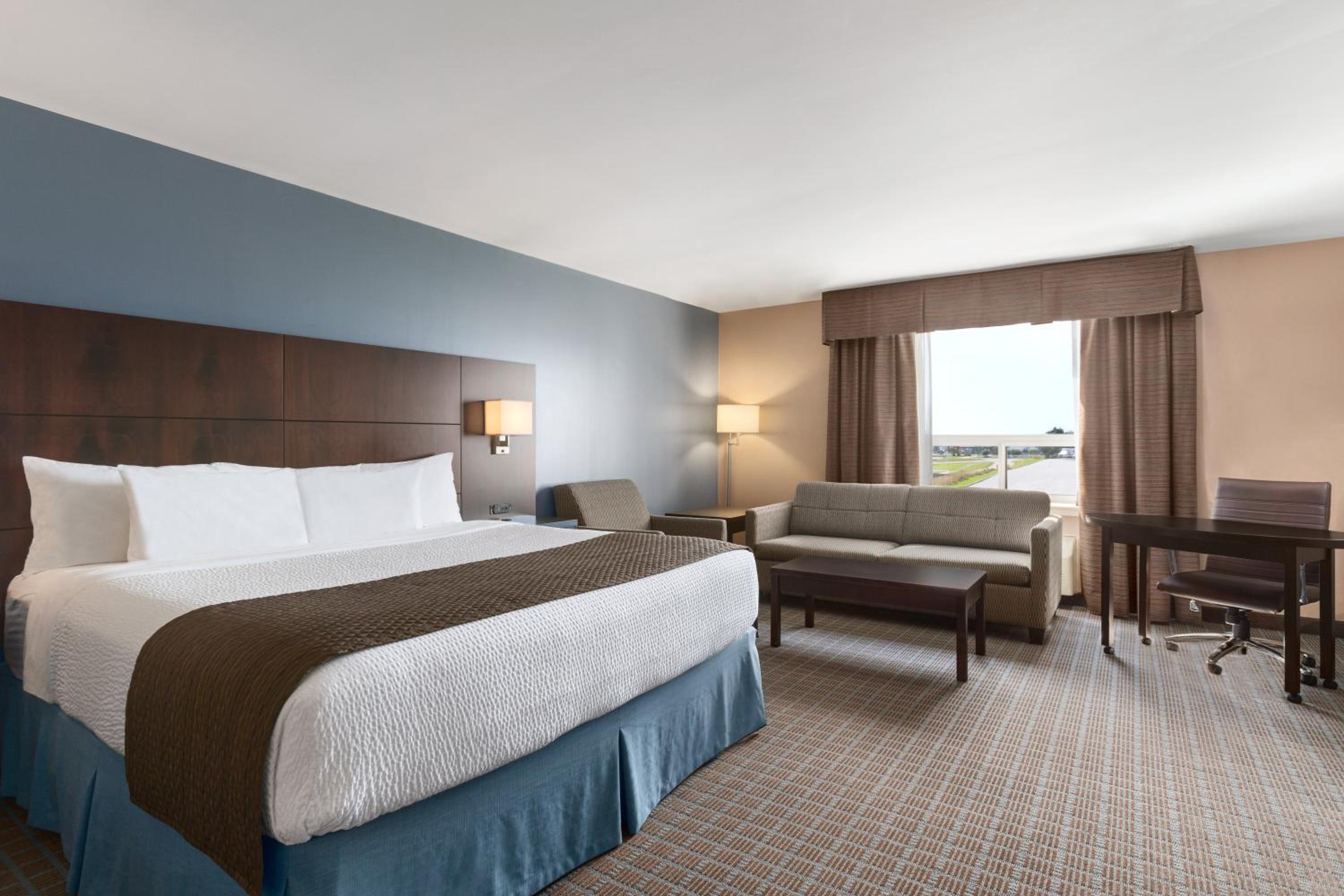 King Suite - Non-Smoking - Photo 1