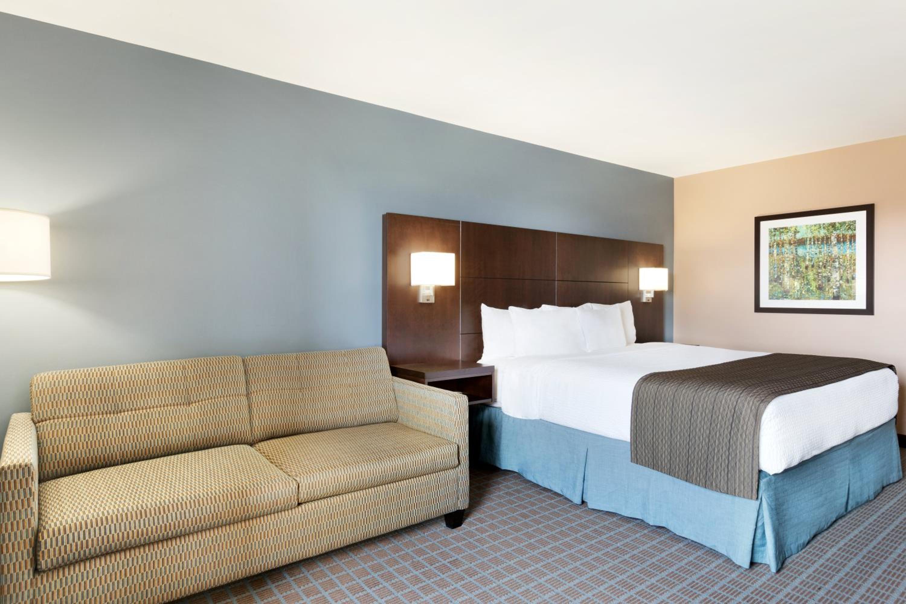 King Room - Non-Smoking - Photo 2