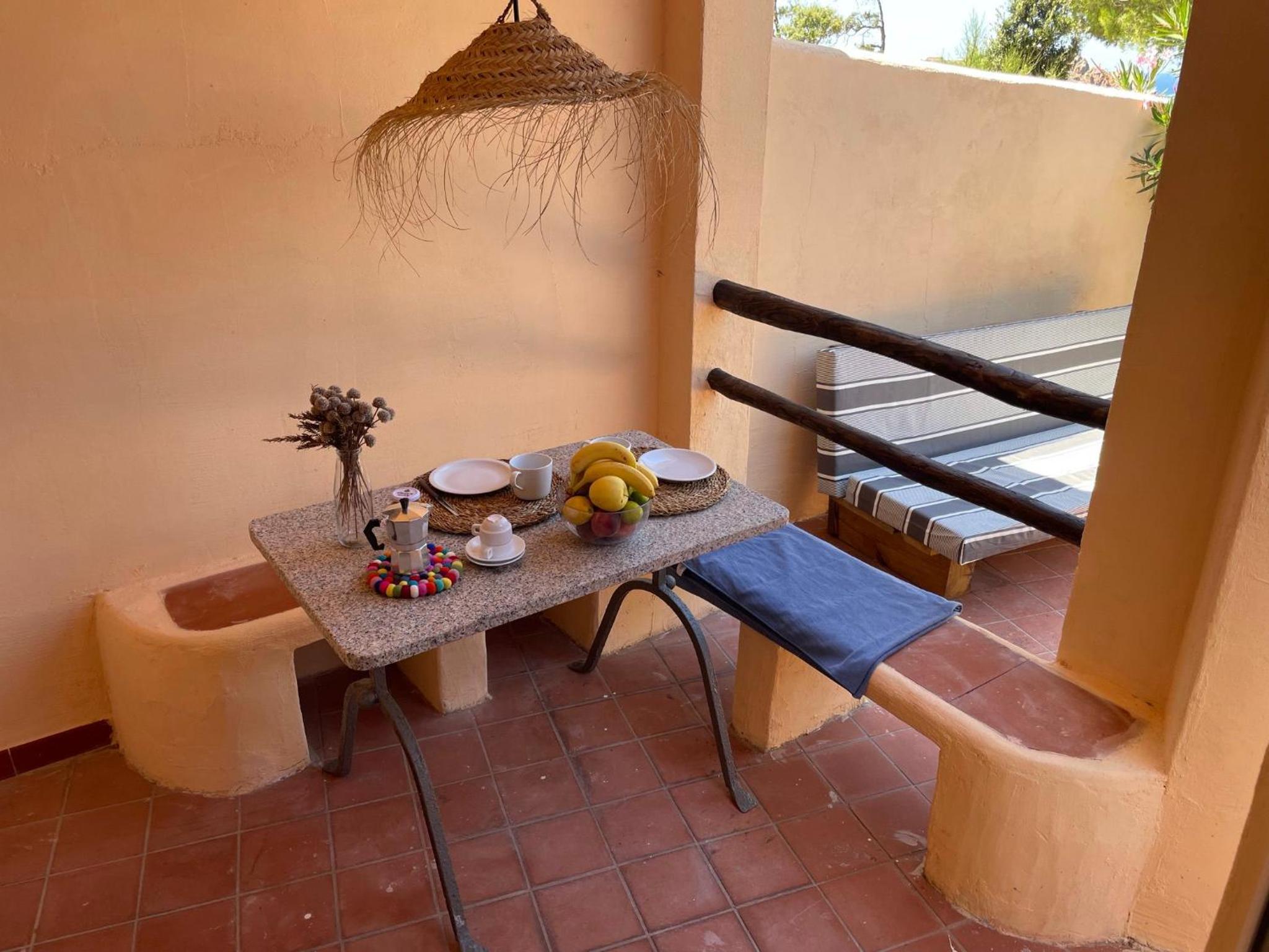 Deluxe One-Bedroom Apartment with Garden View photo 2