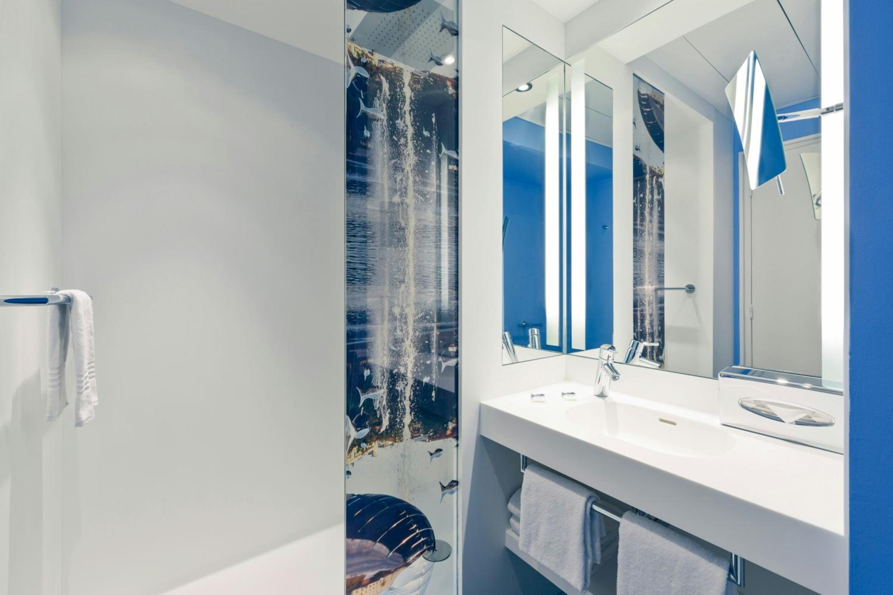 Classic Queen Room with City View - Photo 1