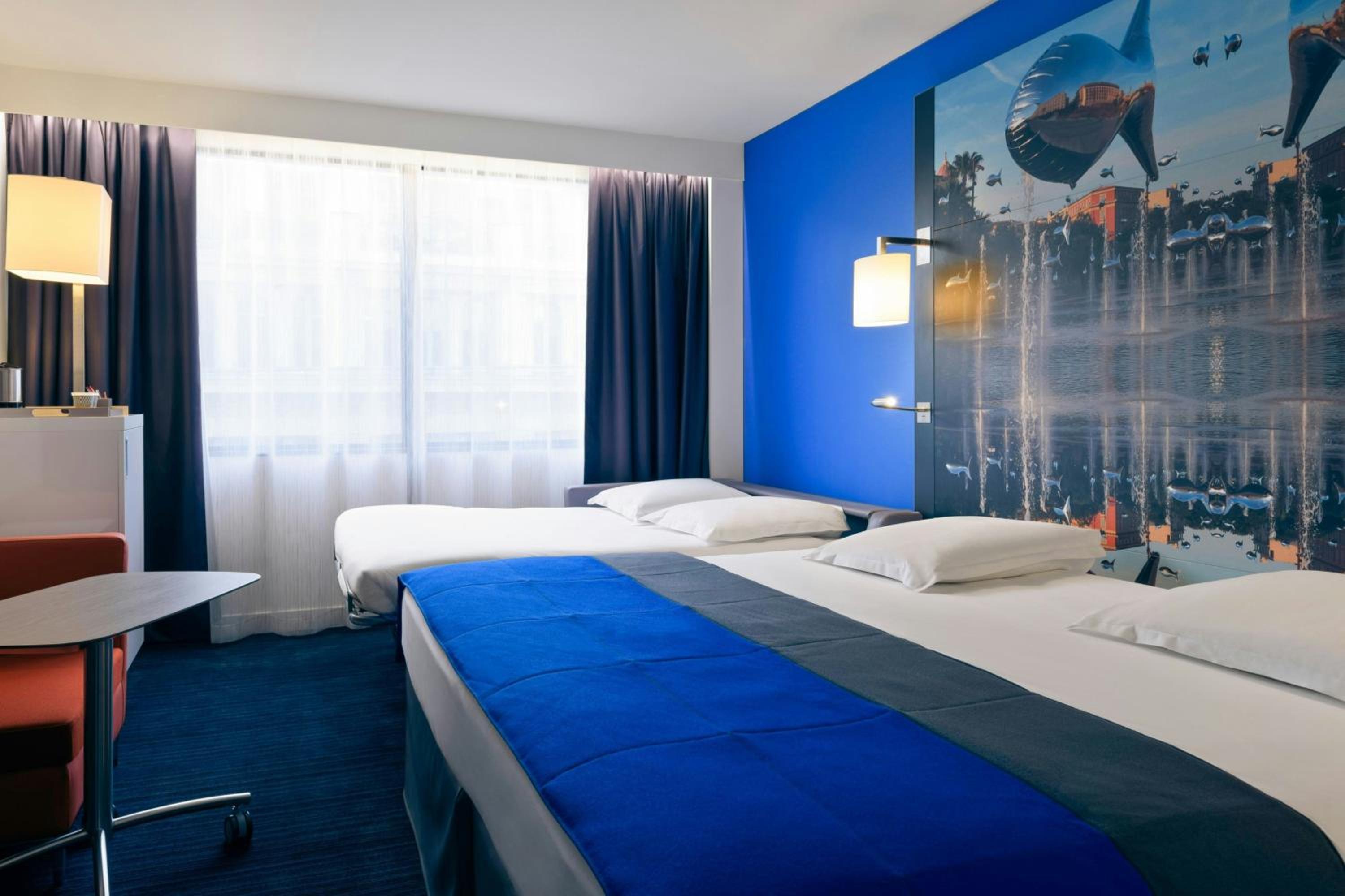 Classic Queen Room with Sofa Bed and City View - Photo 3