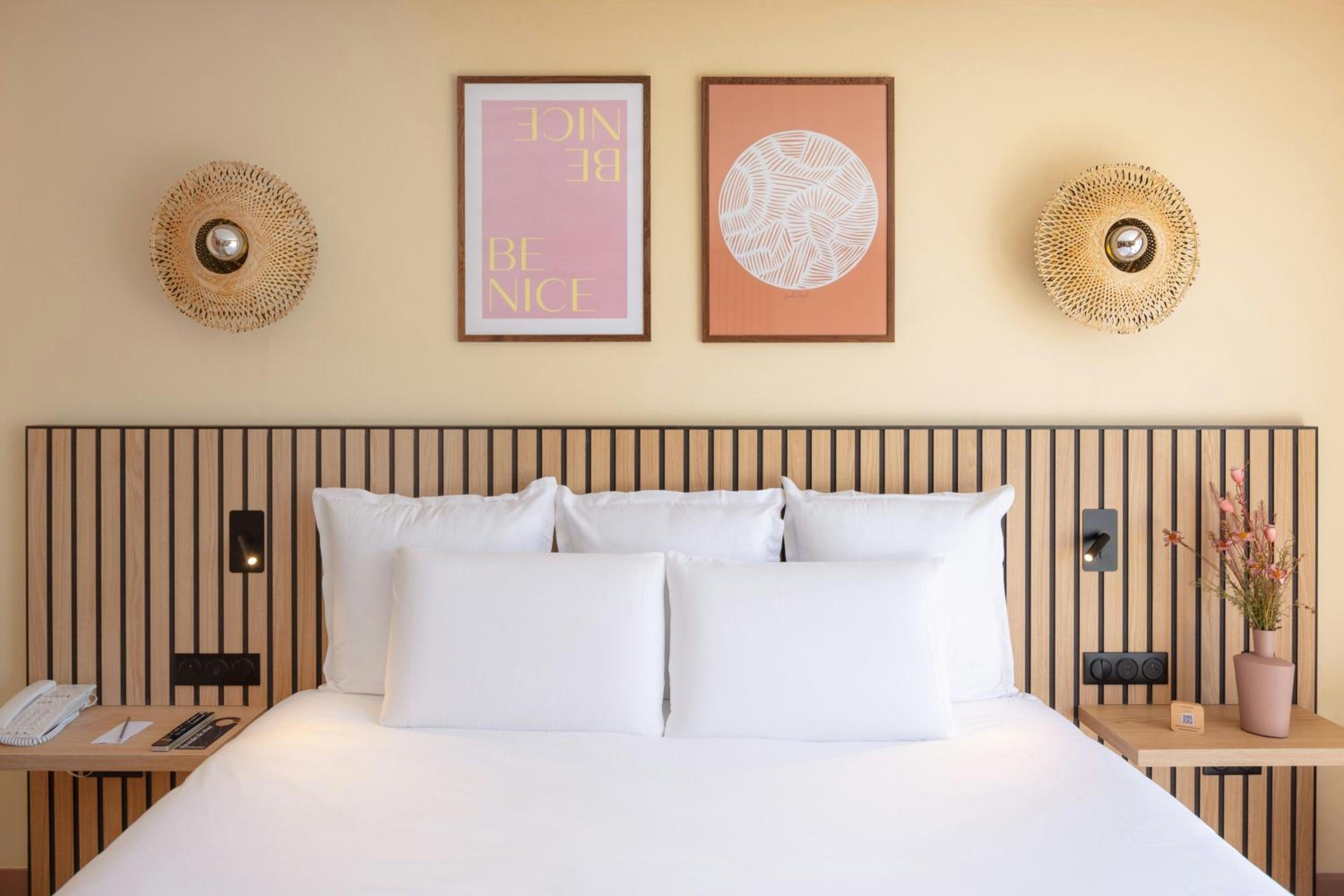 Contemporary Queen Room with Garden View - Photo 1