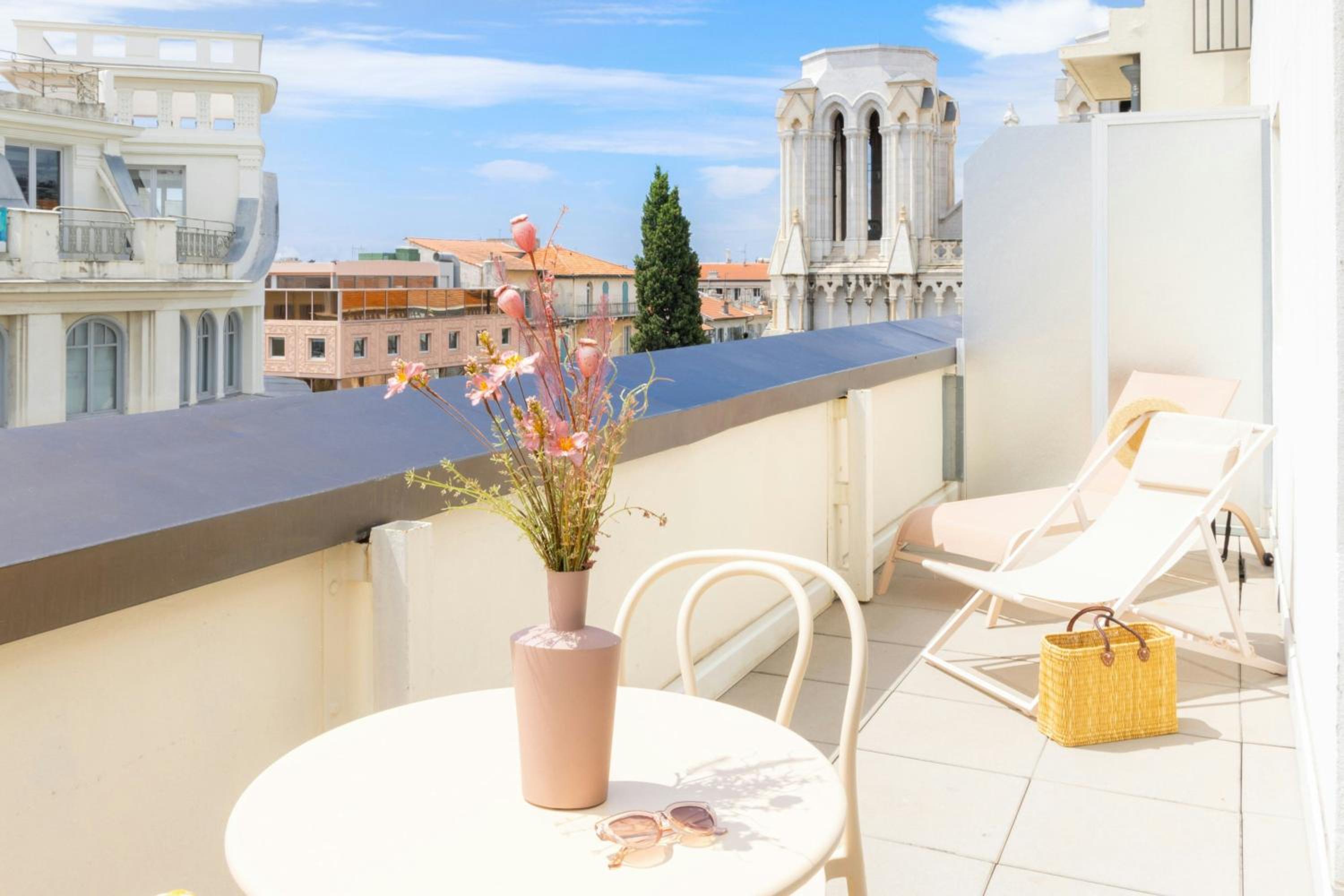 Premium Queen Room with Terrace and Noter Dame View - Photo 2