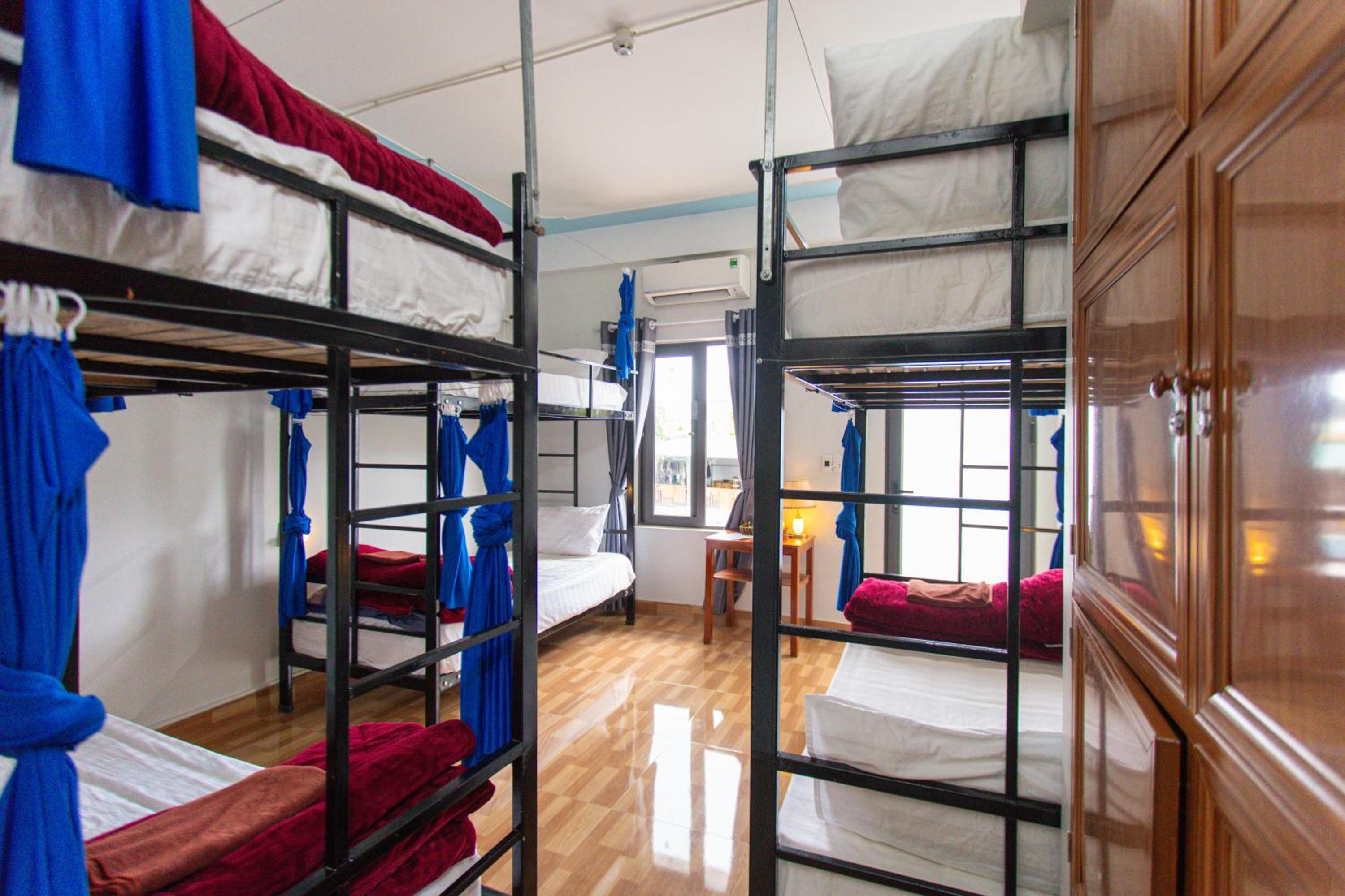 6-Bed Mixed Dormitory Room