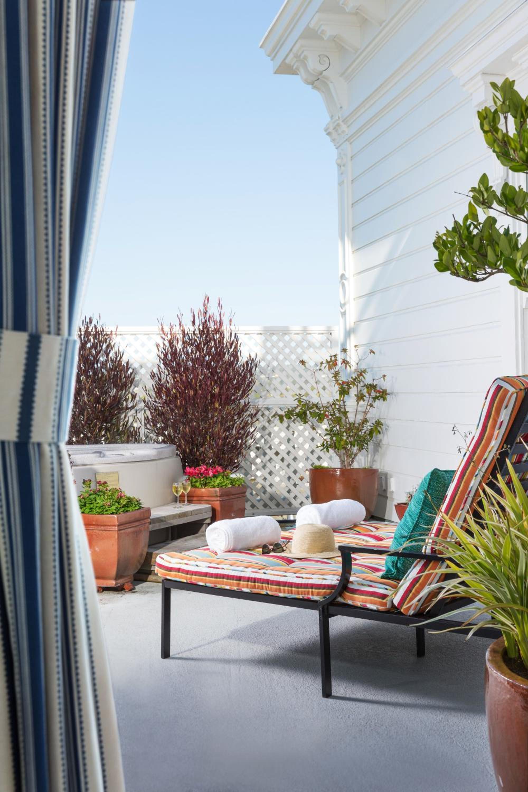 Superior King + Outdoor Spa photo 3