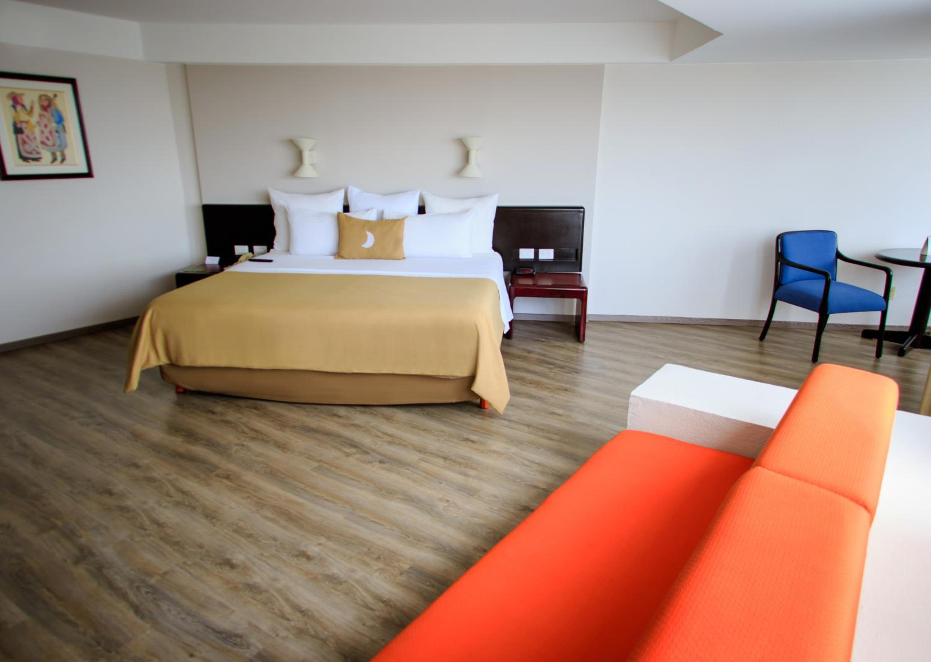 Master King Suite - Non-Smoking