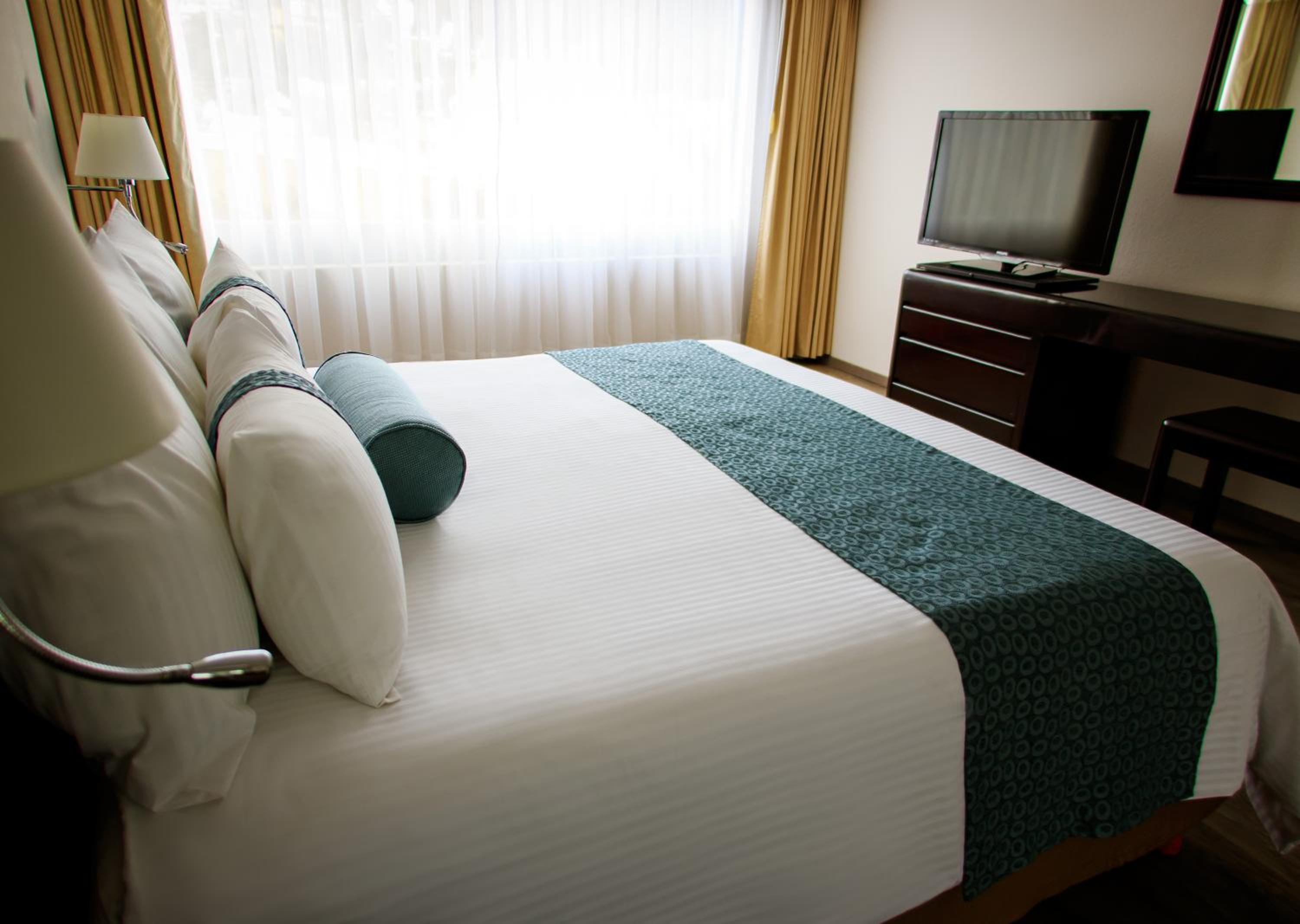 Standard King Room - Non-Smoking  - Photo 7