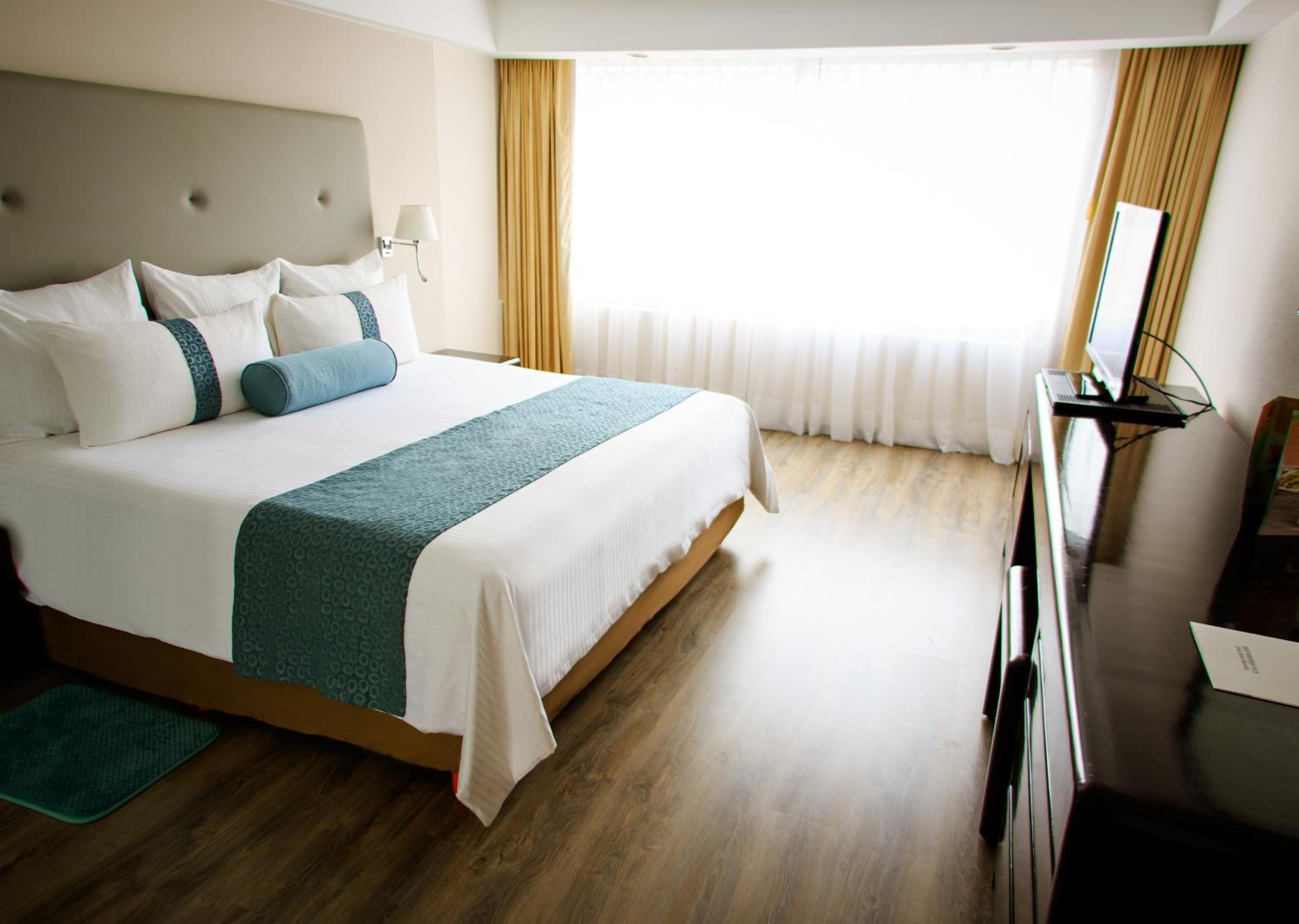 Standard King Room - Non-Smoking  - Photo 1