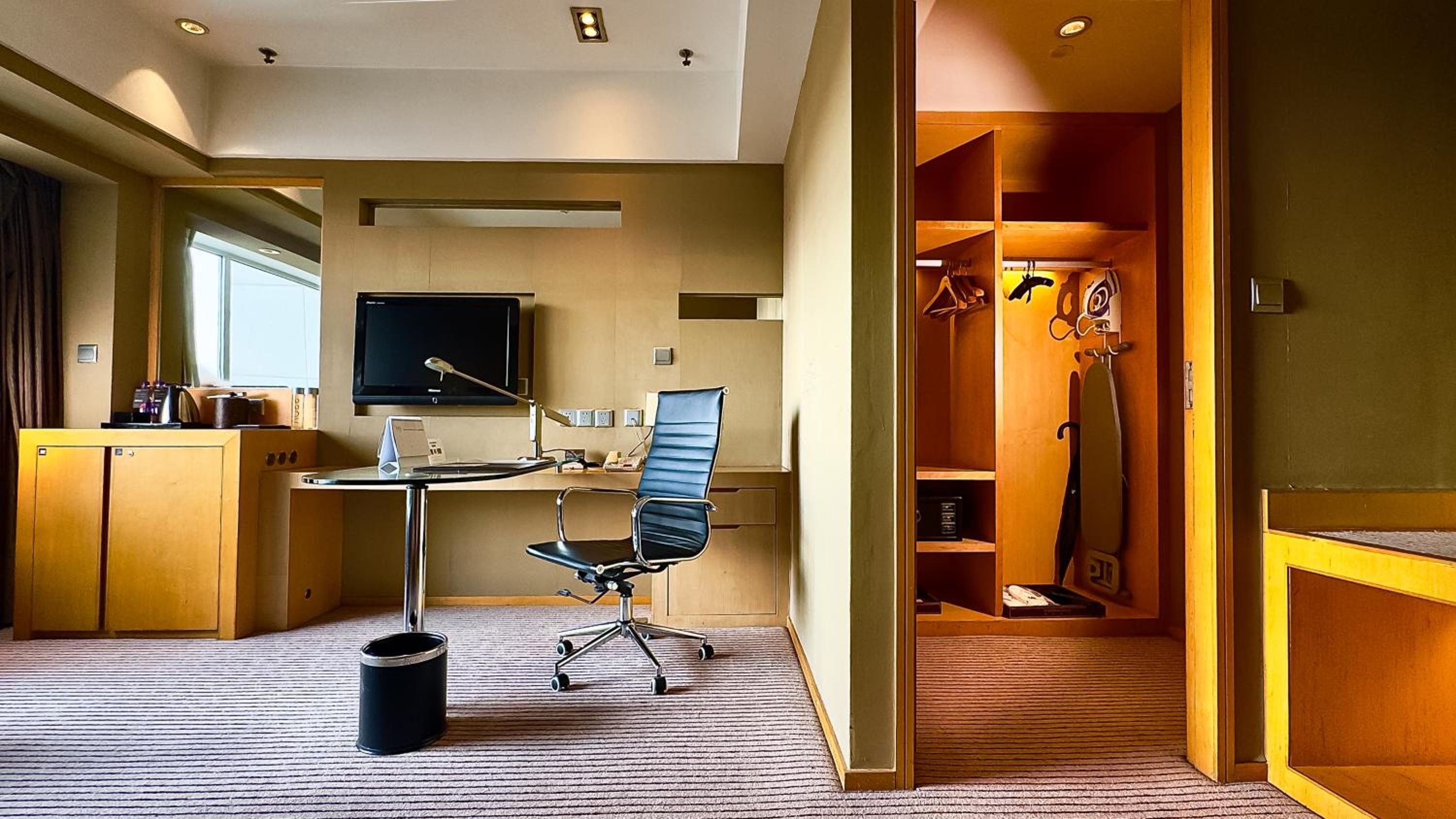 Junior King Suite - Photo 2