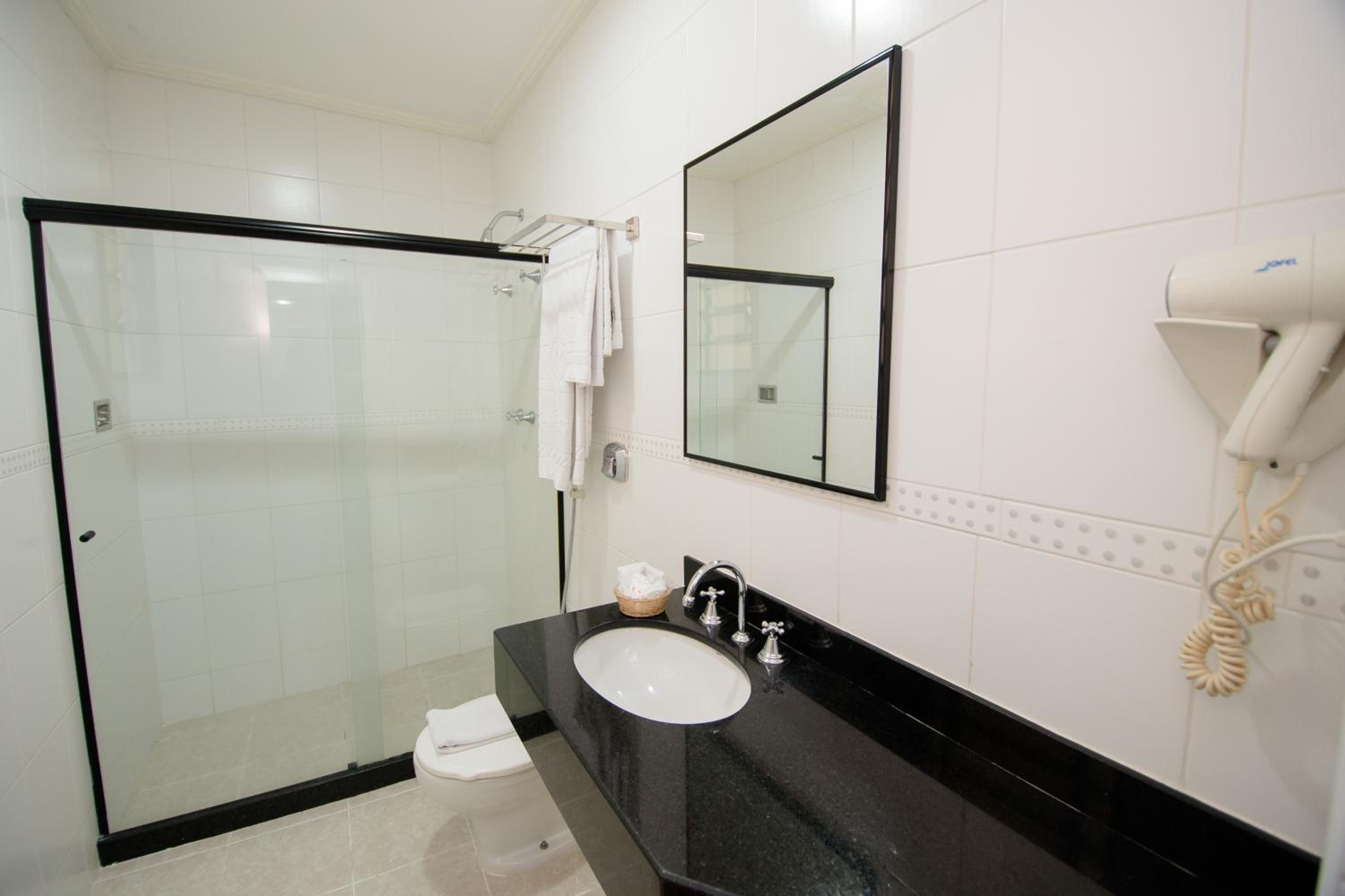 Standard Triple Room with Single Beds photo 2