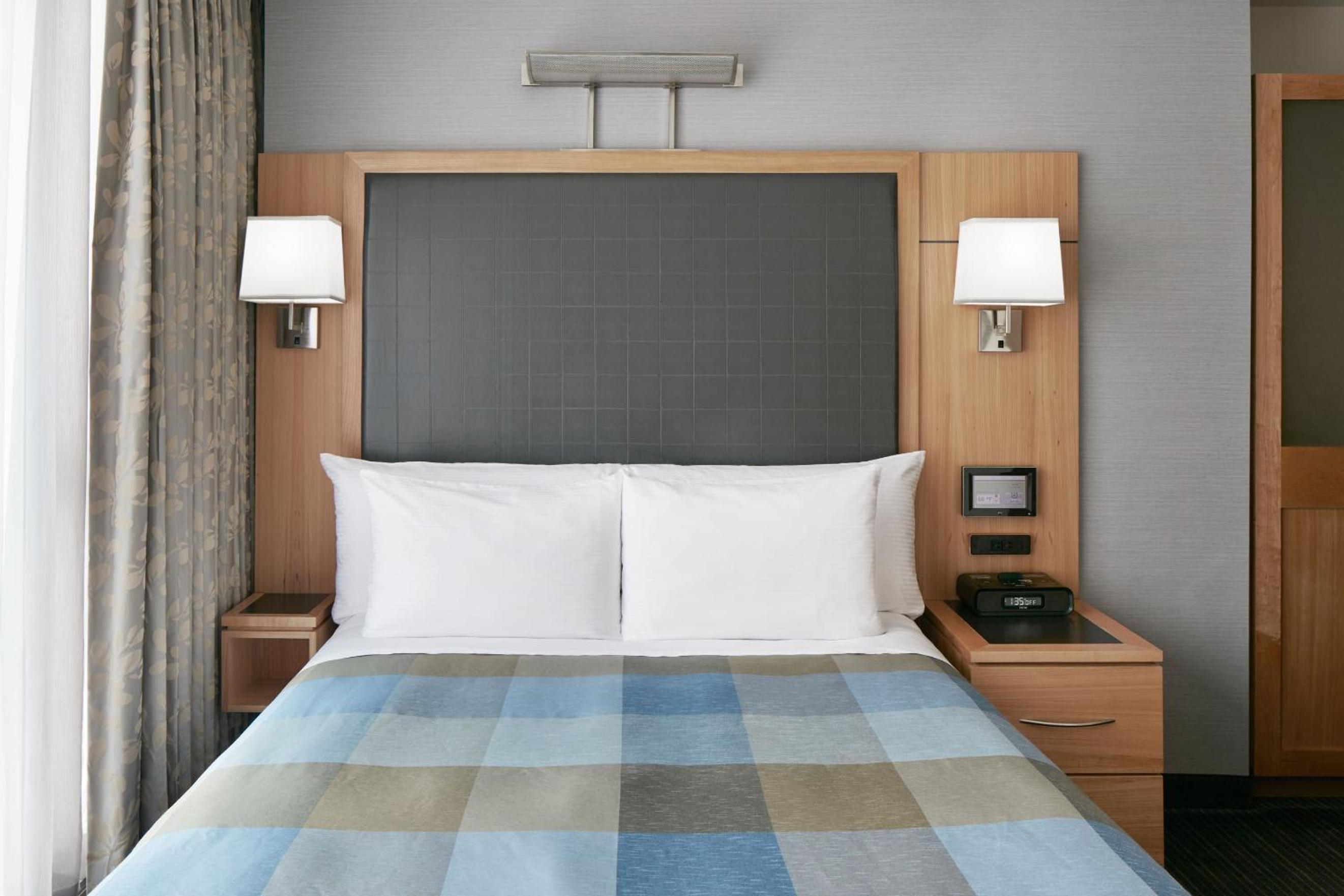 Family Room with One Queen and Two Twin Beds