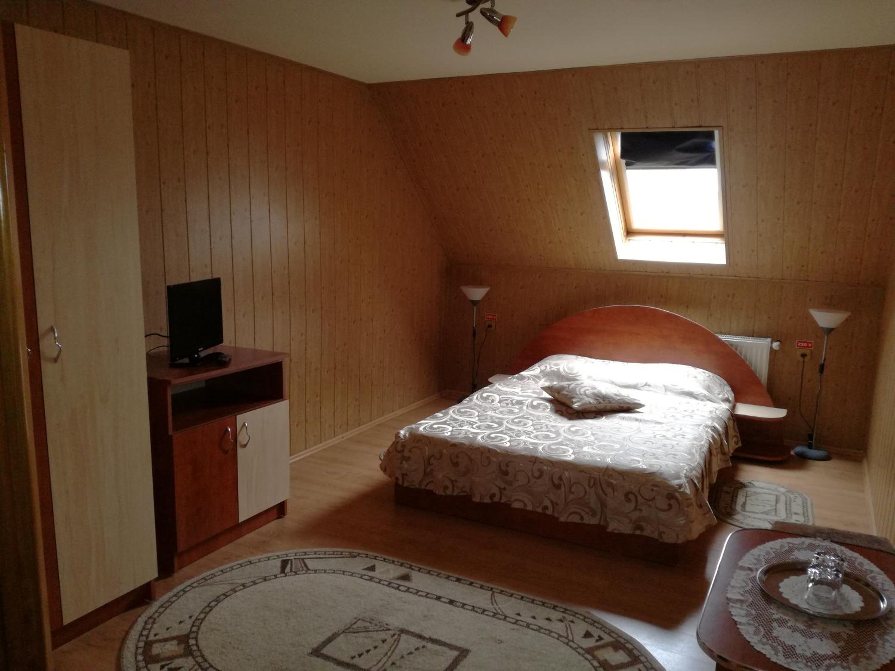 Double Room with Private Bathroom - Photo 1