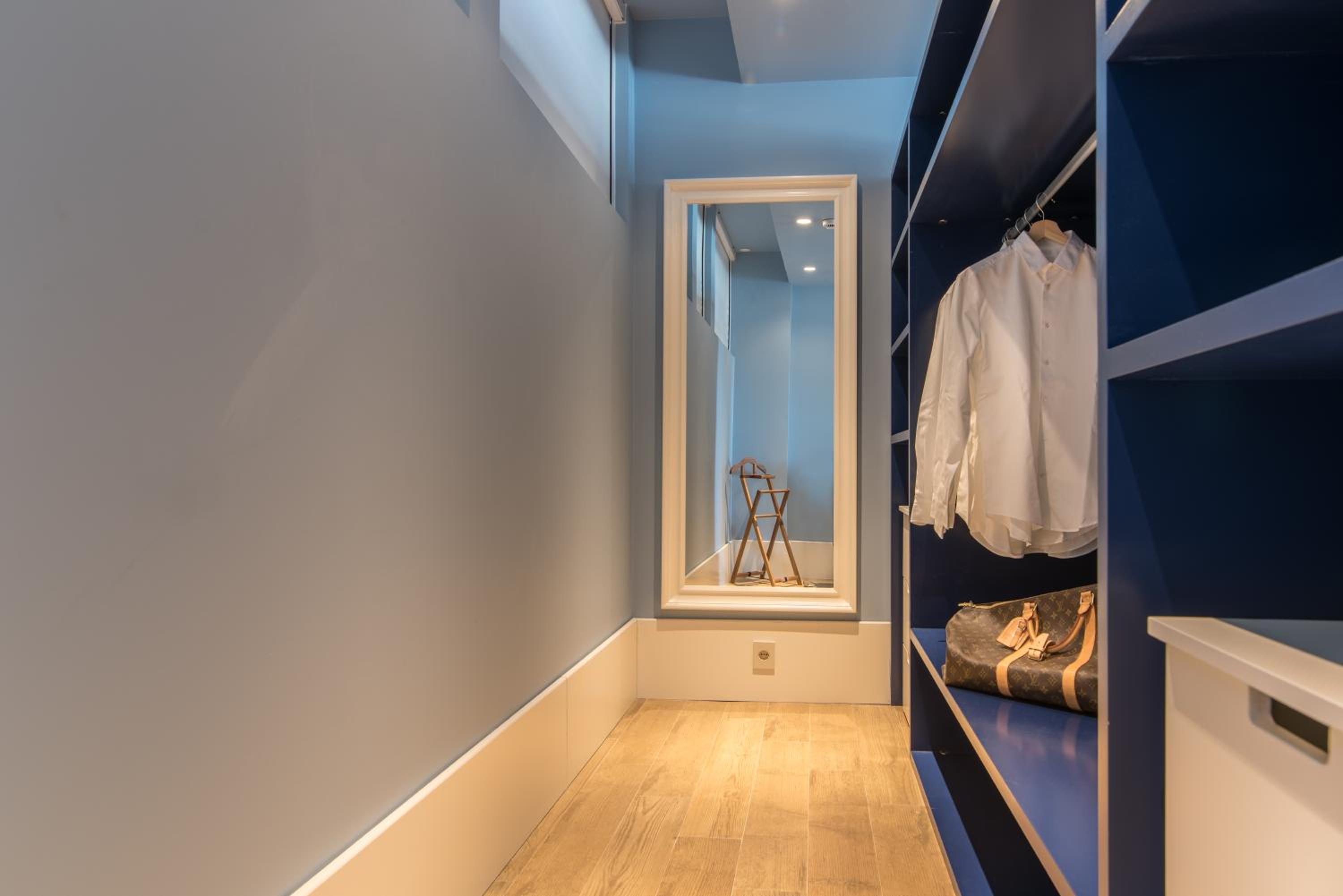 Suite - Photo 12