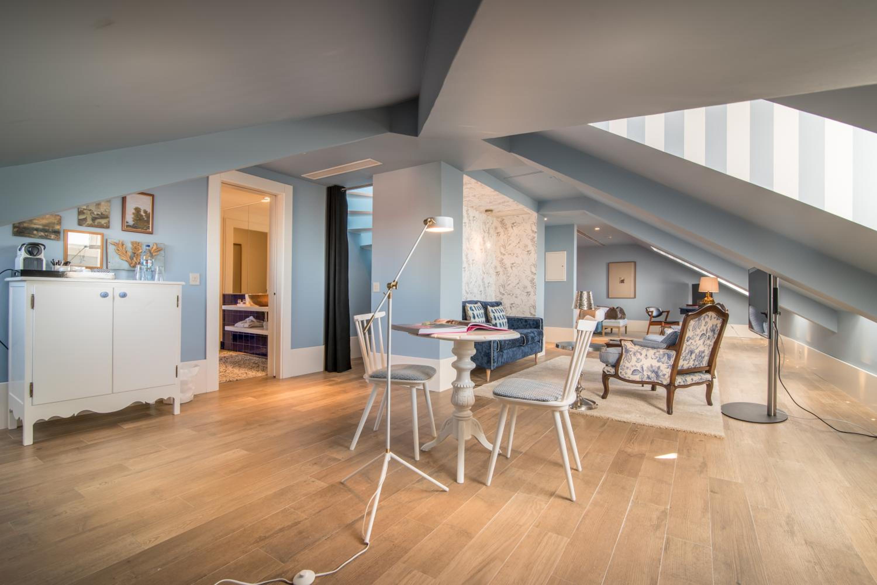 Suite - Photo 10