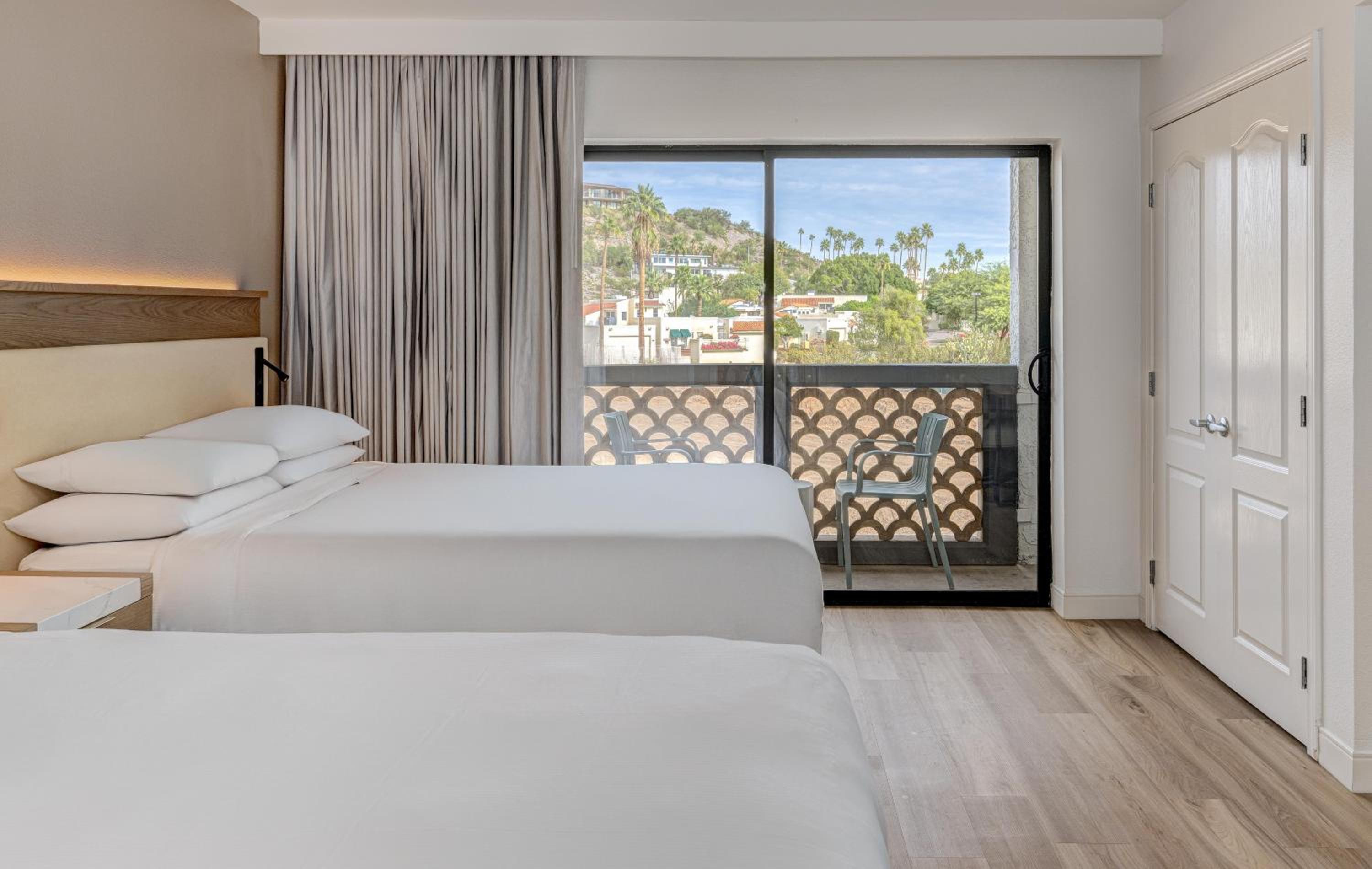 One-Bedroom Suite with Two Queen Beds and Mountain View - Photo 4