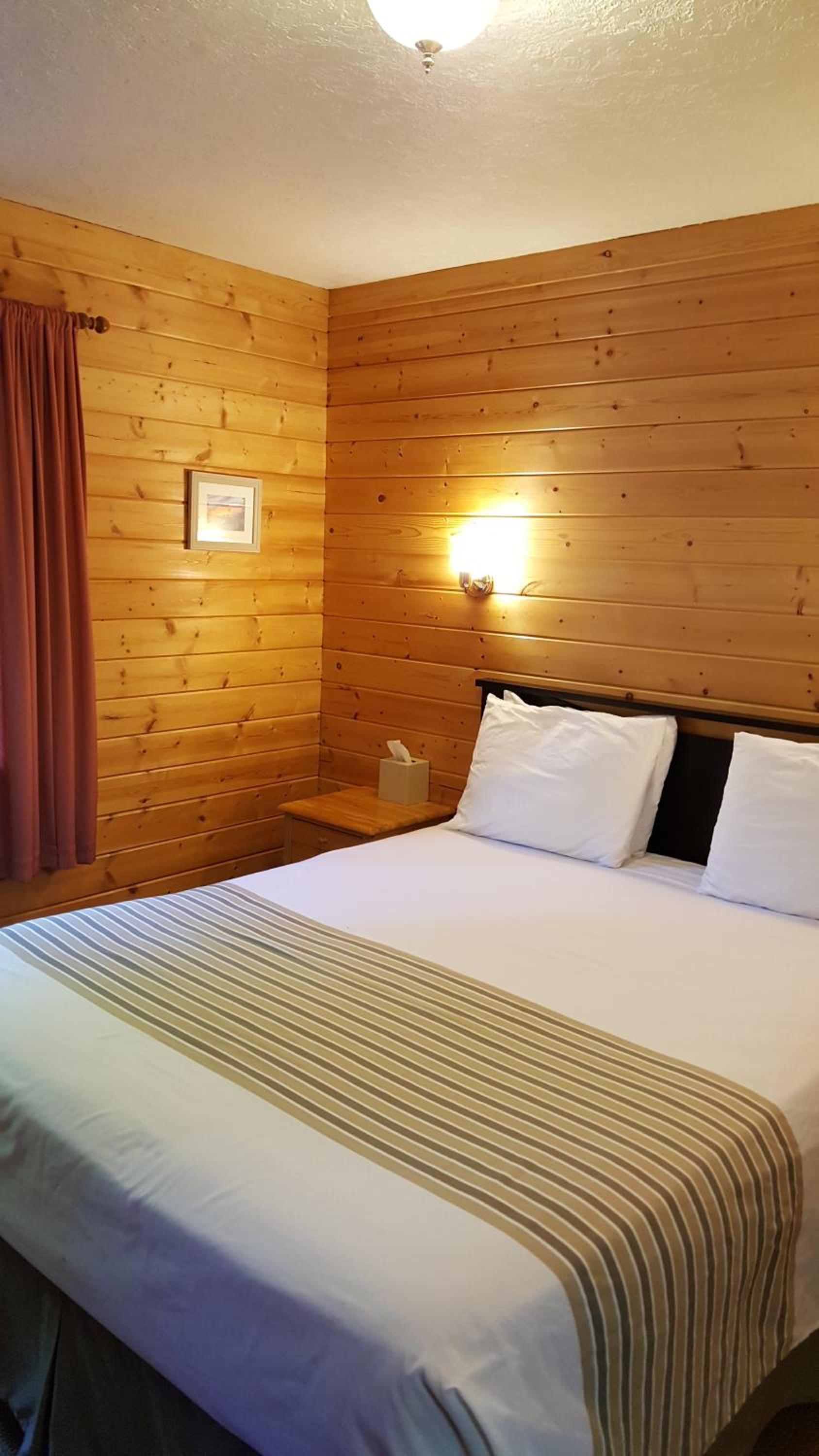 Queen Room (No Pets Allowed)