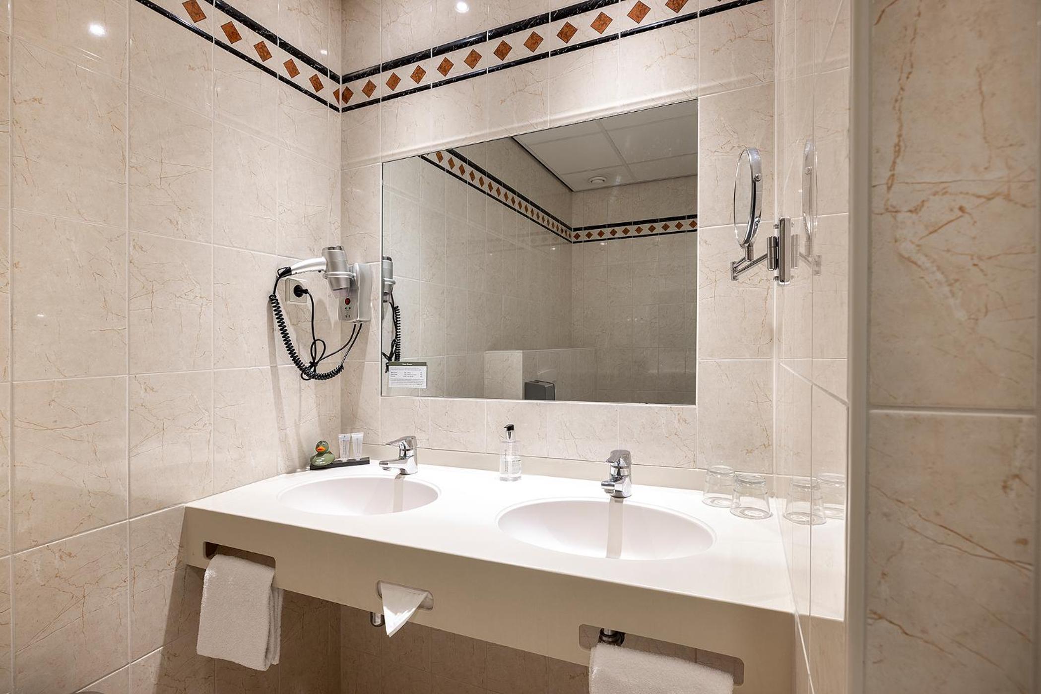 Standard Double or Twin Room photo 1