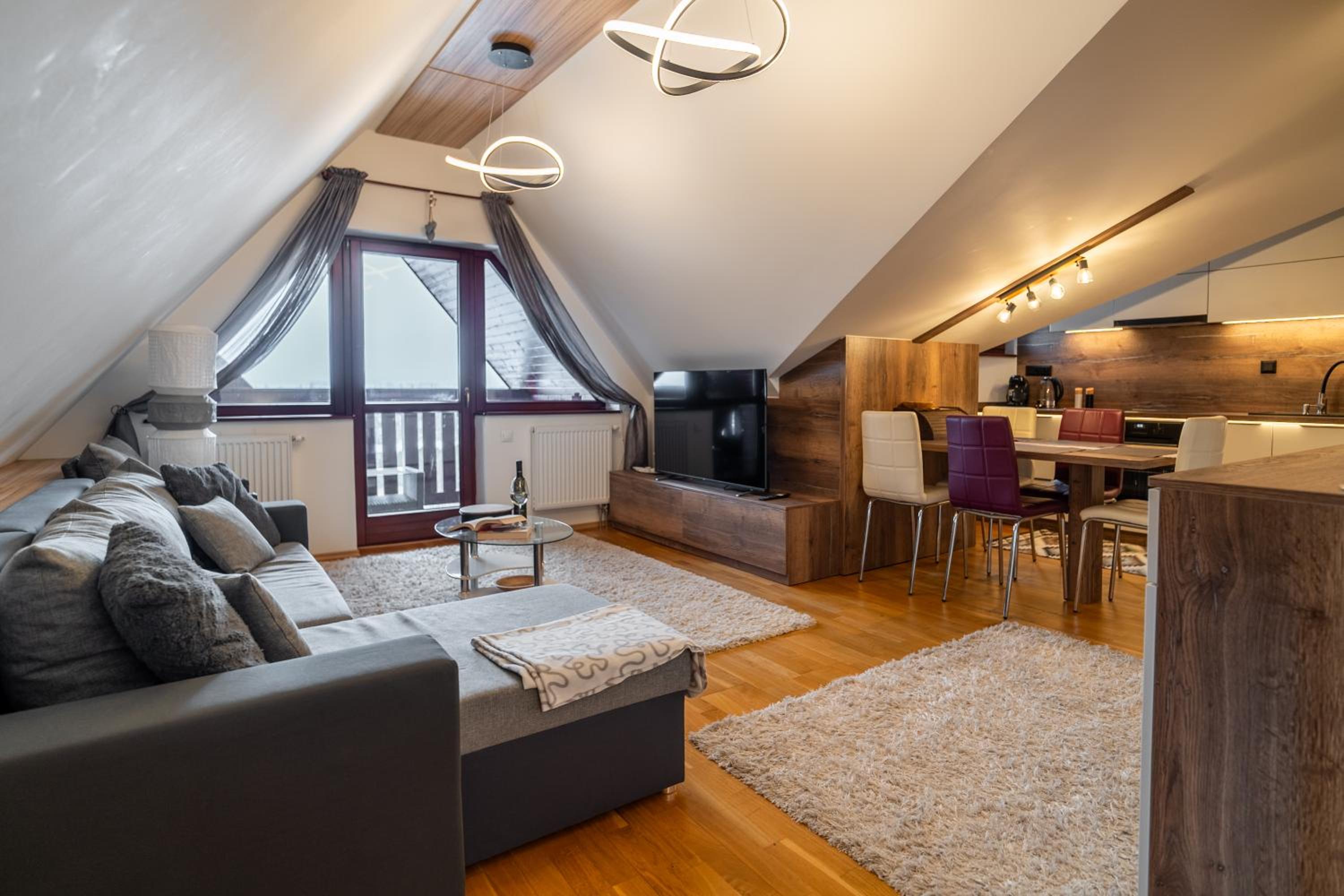 Apartment with View and Balcony photo 2