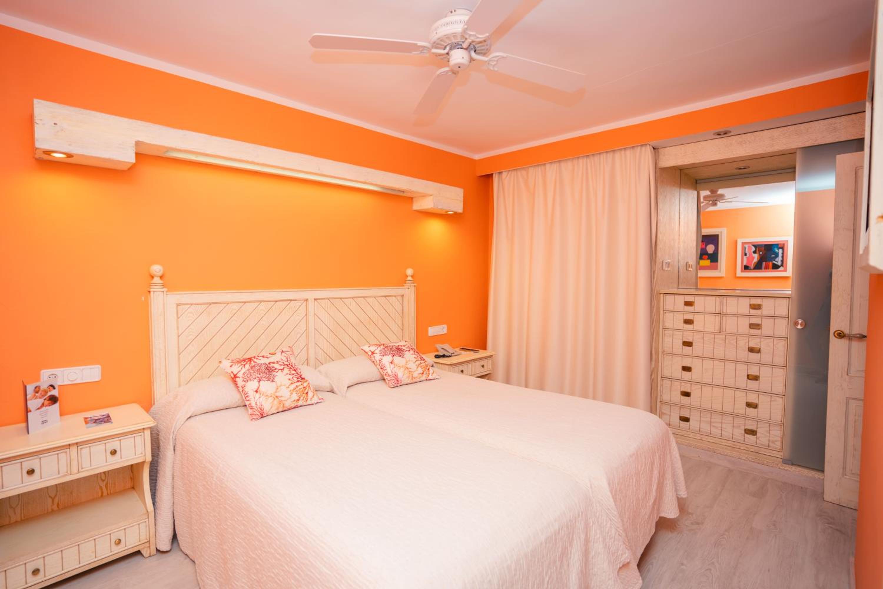 Two-Bedroom Apartment with Sea View photo 3