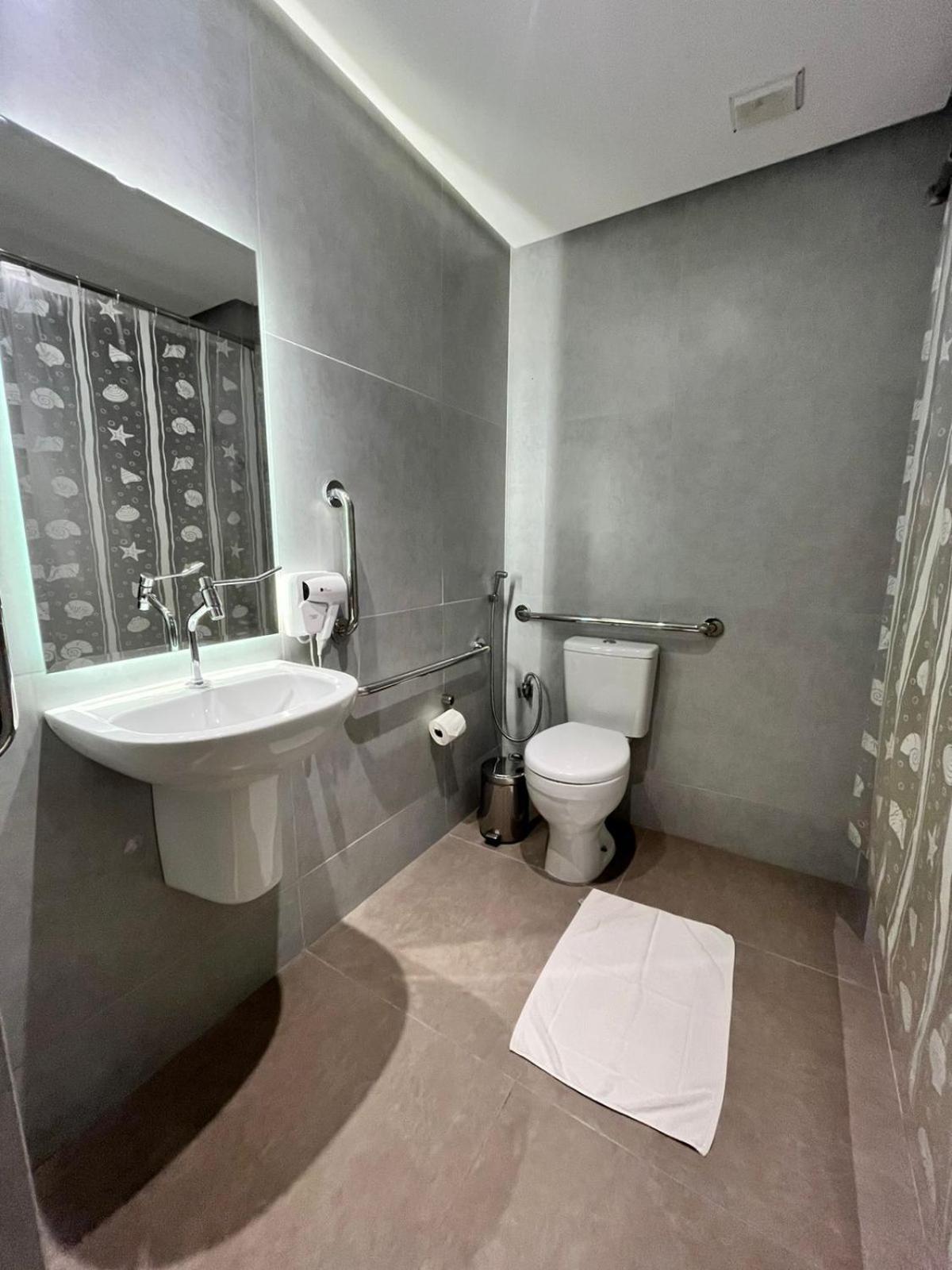 Double Room - Disability Access photo 2