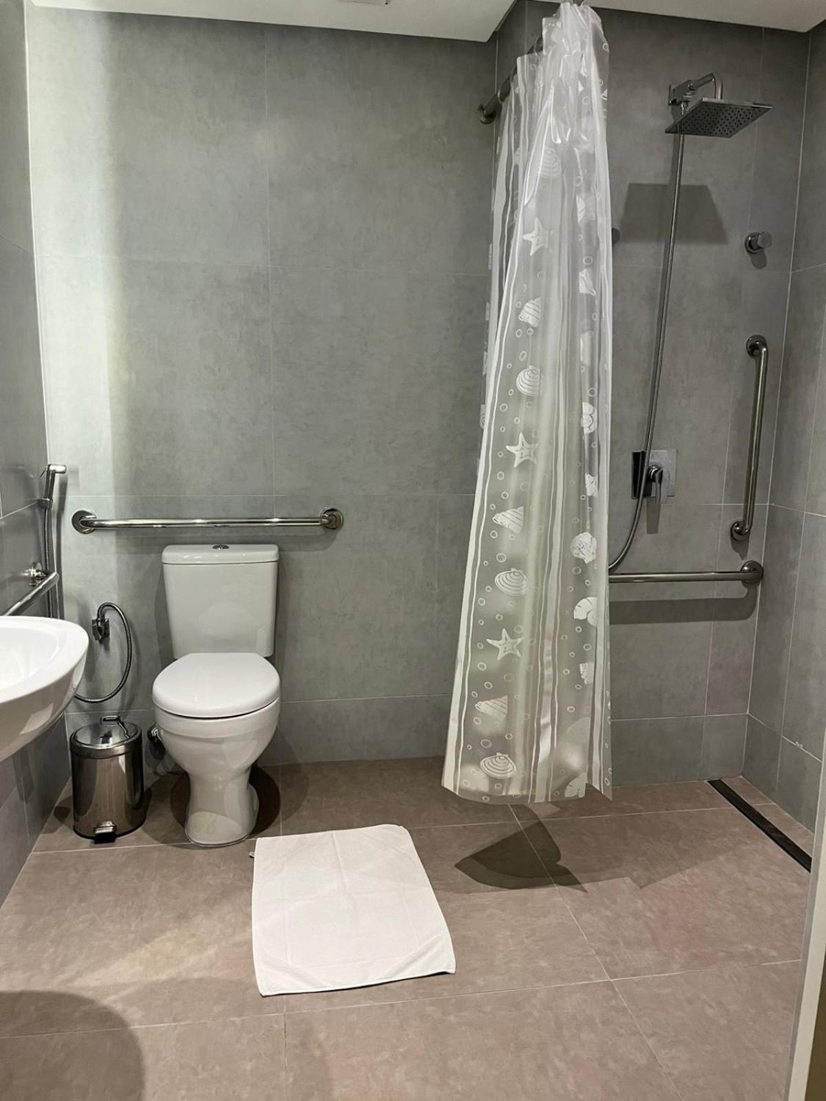 Double Room - Disability Access photo 3