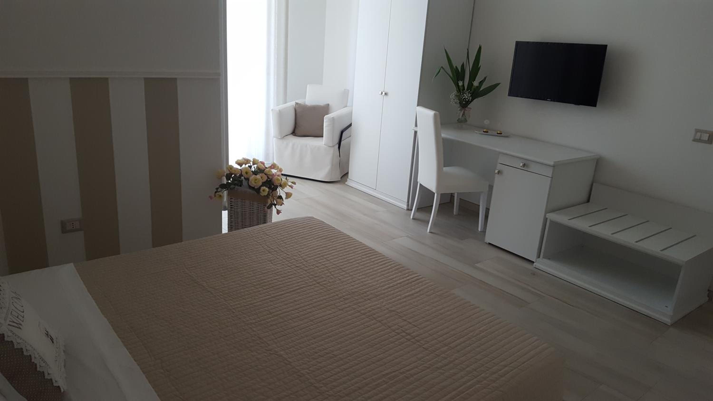 Deluxe Double Room with Extra Bed photo 1