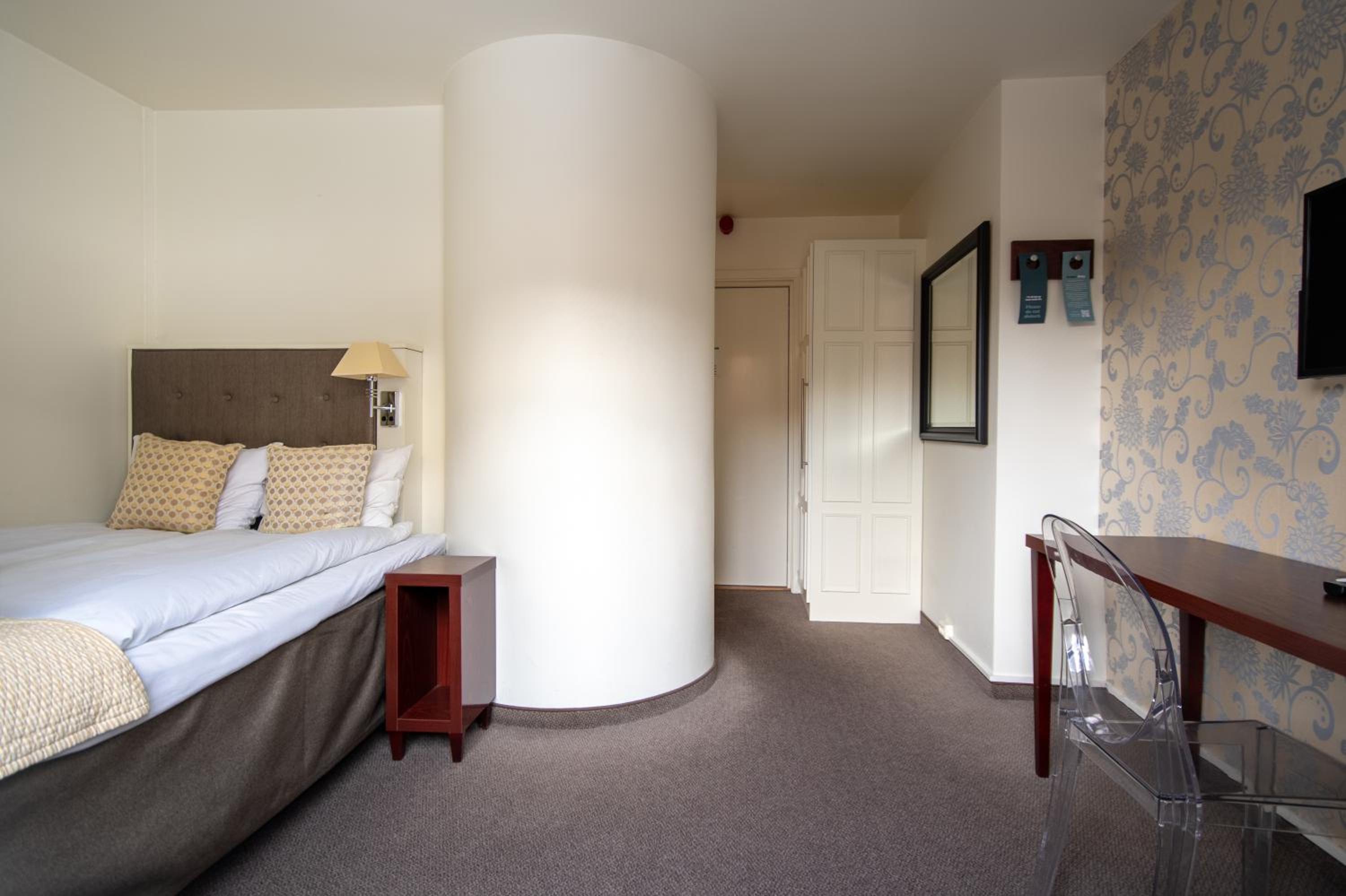 Compact Double Room - Photo 3