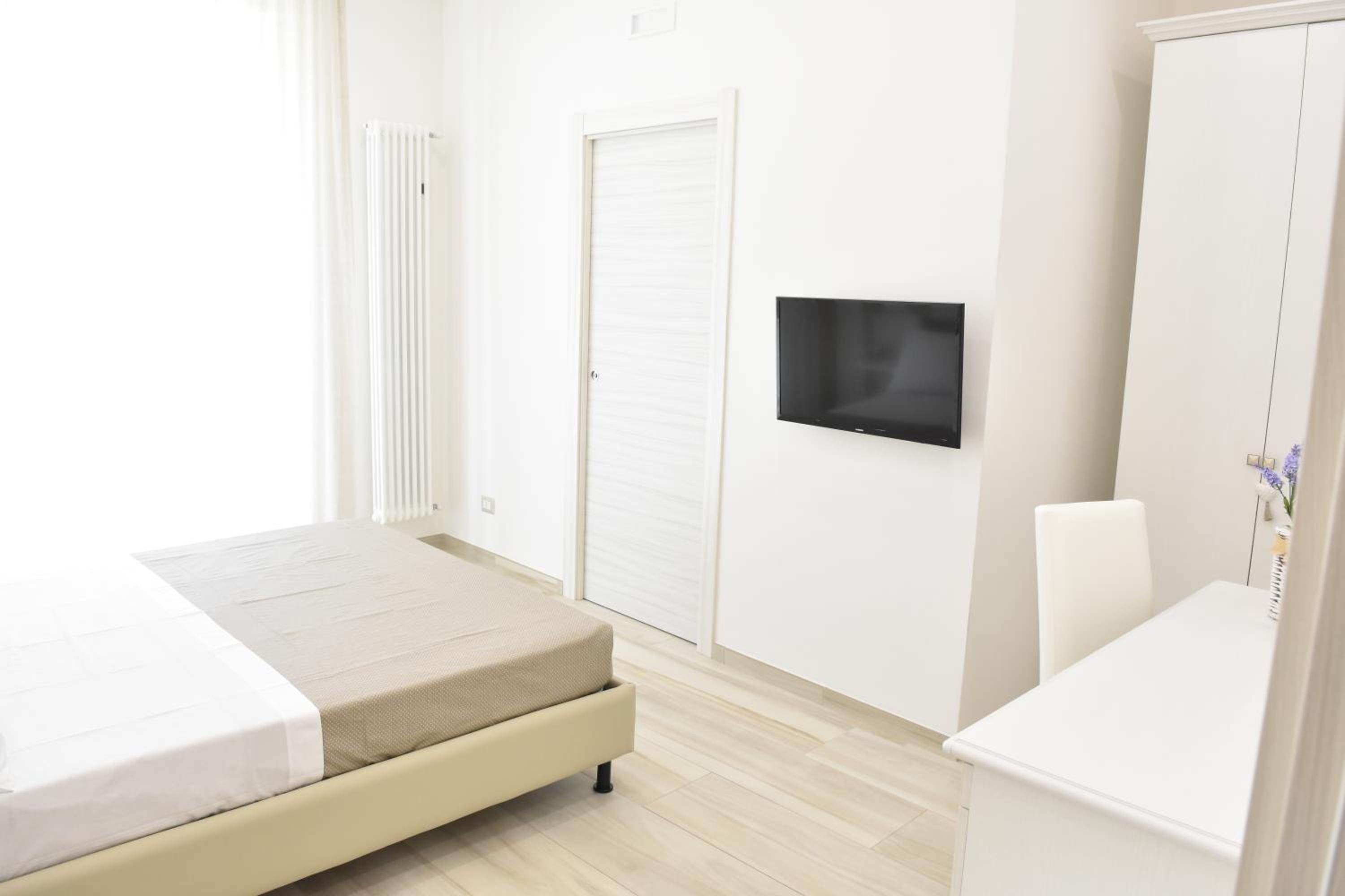 Deluxe Double Room with Balcony photo 1