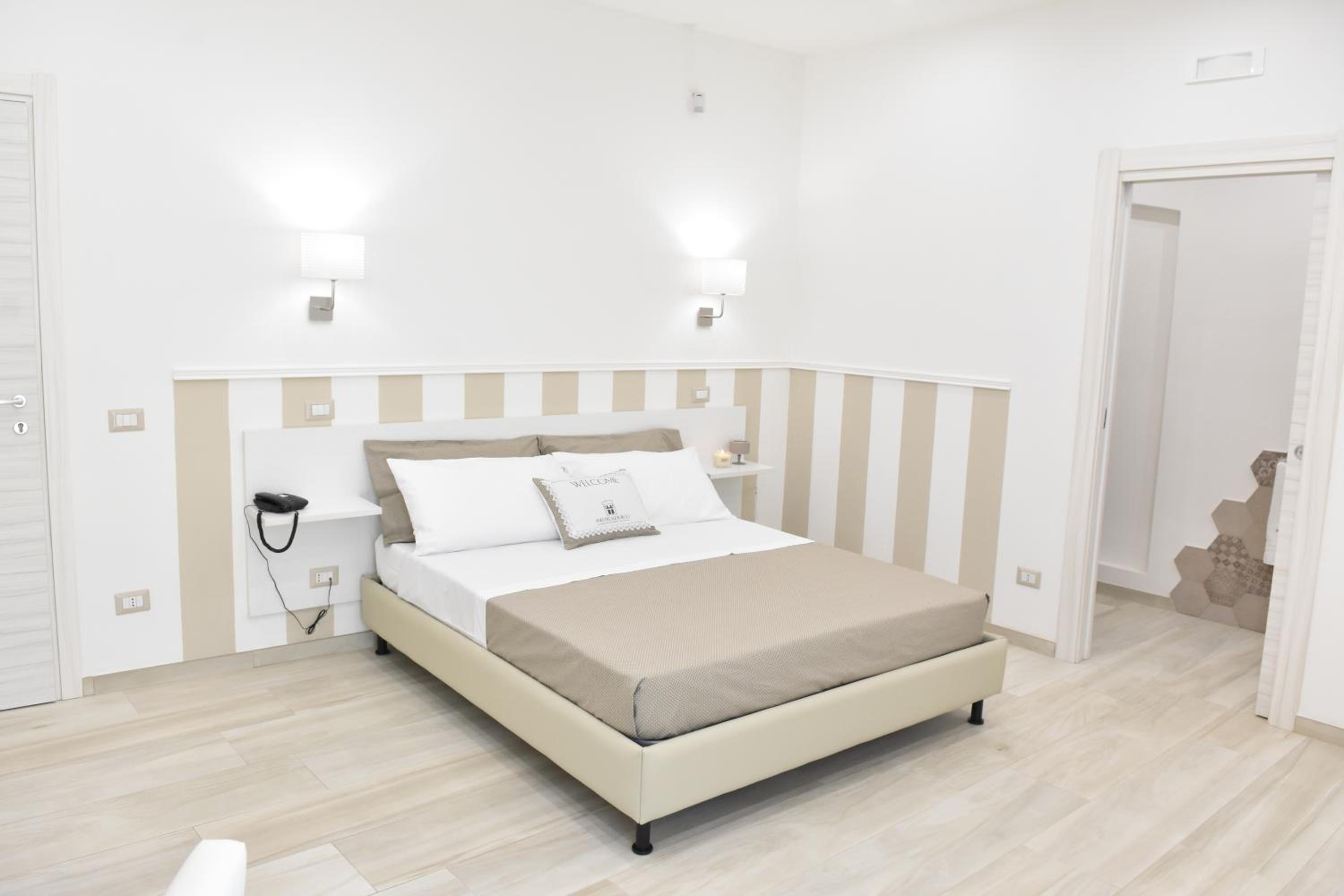 Deluxe Double or Twin Room with Balcony - Photo 2