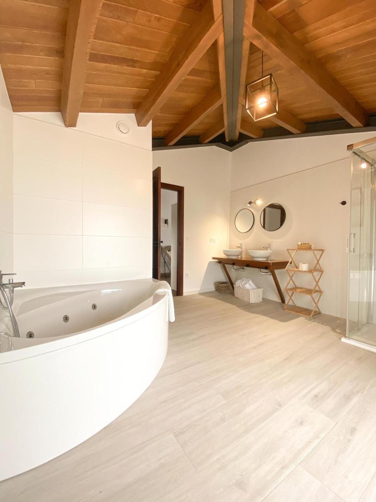 Deluxe Suite with Spa Bath